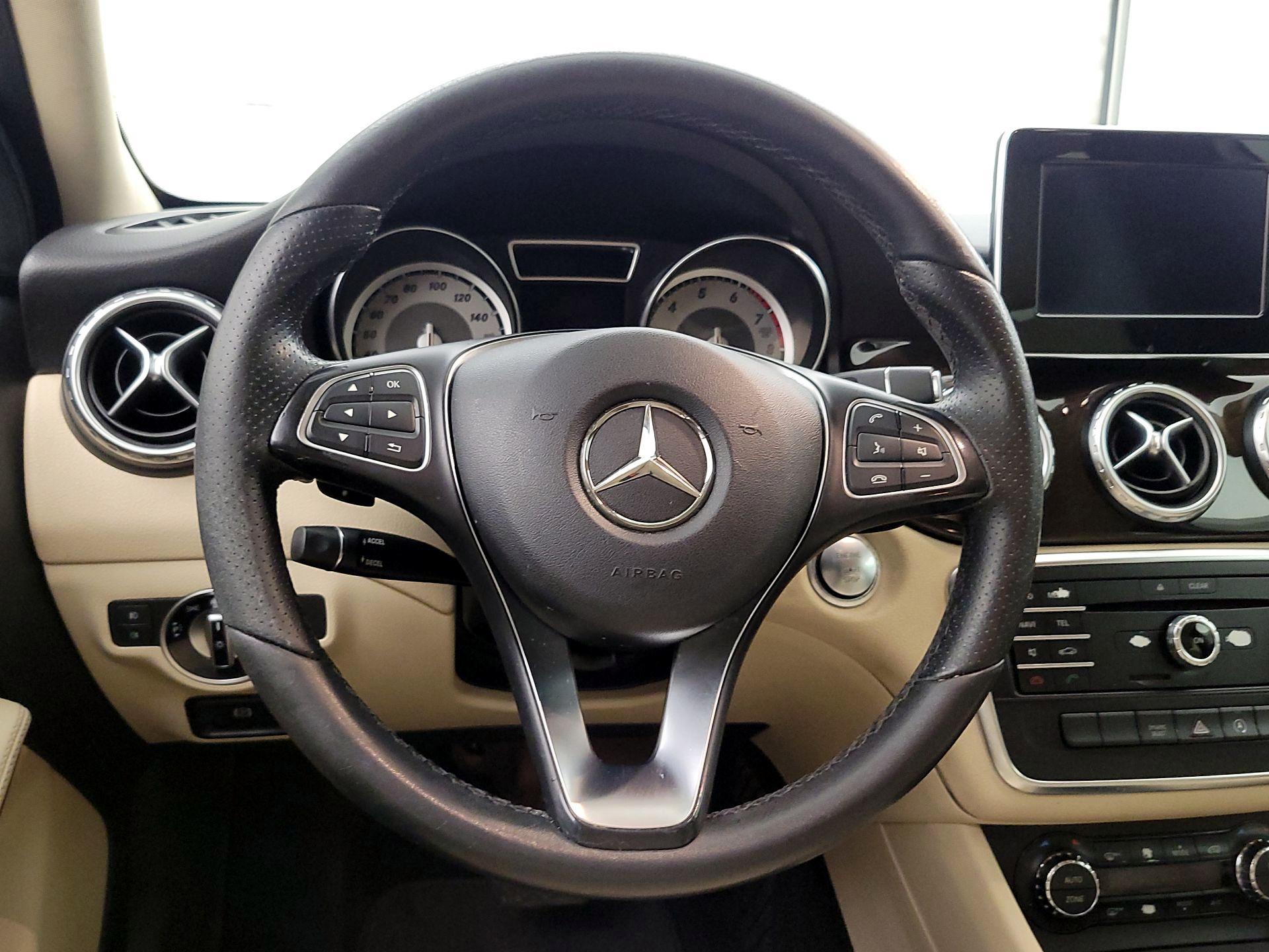 Thumbnail: 2016 Mercedes-Benz GLA - 10