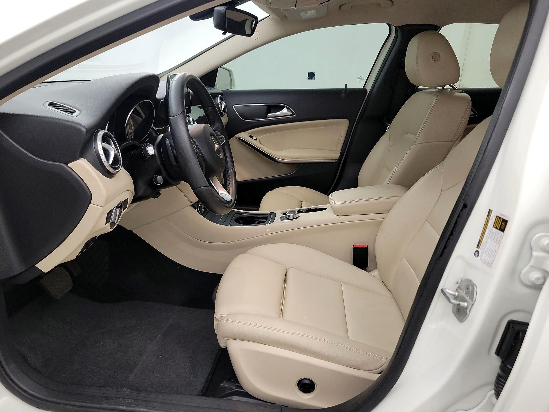Thumbnail: 2016 Mercedes-Benz GLA - 11