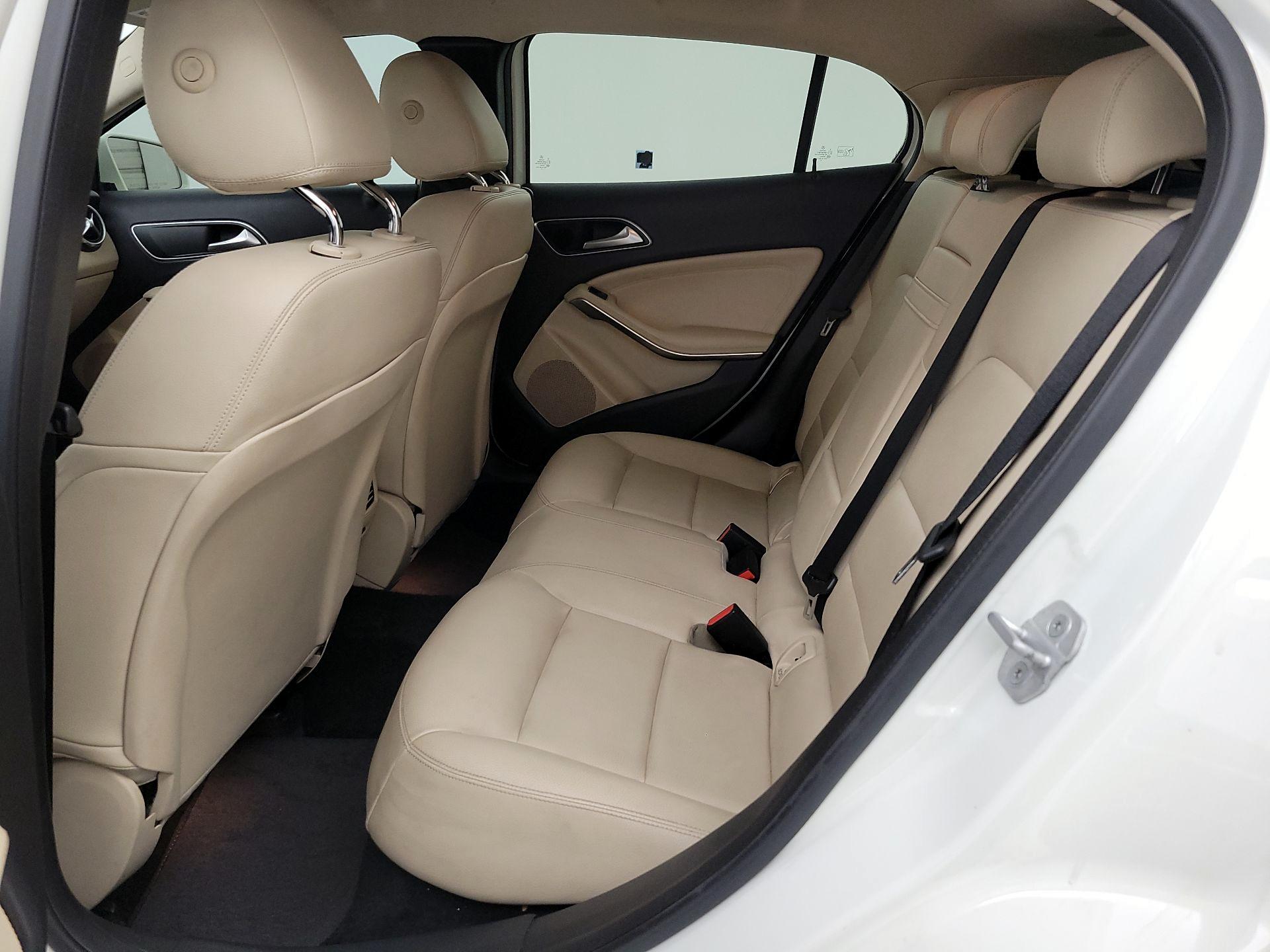 Thumbnail: 2016 Mercedes-Benz GLA - 18
