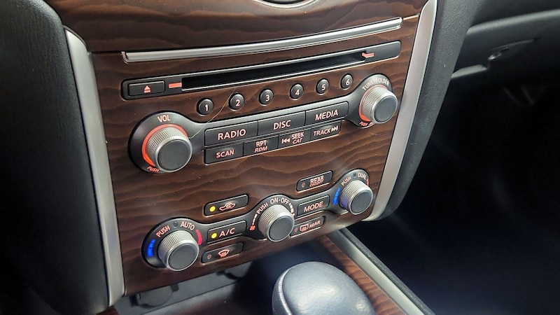 2017 Nissan Pathfinder Platinum 17