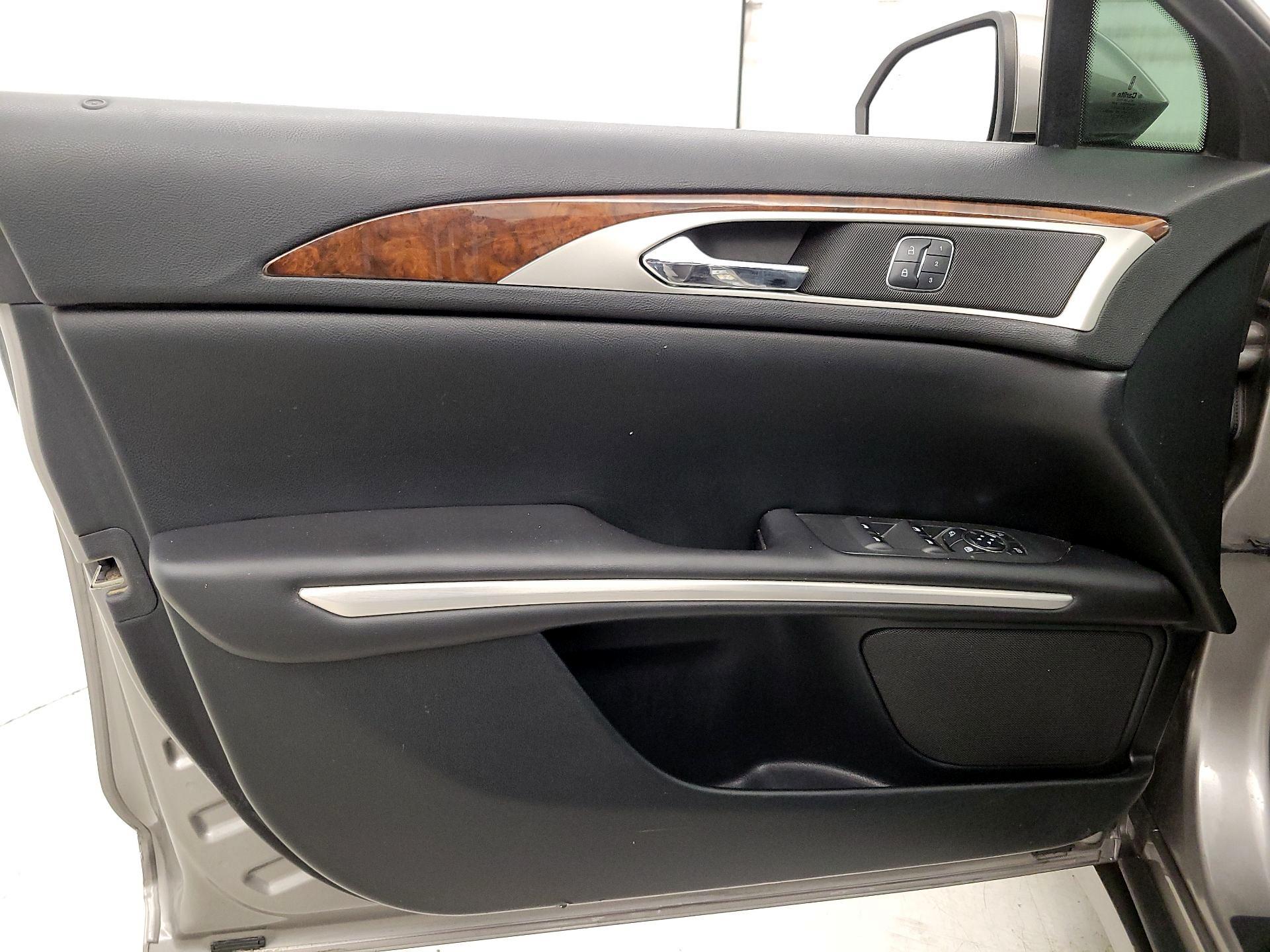 Thumbnail: 2015 Lincoln MKZ - 12