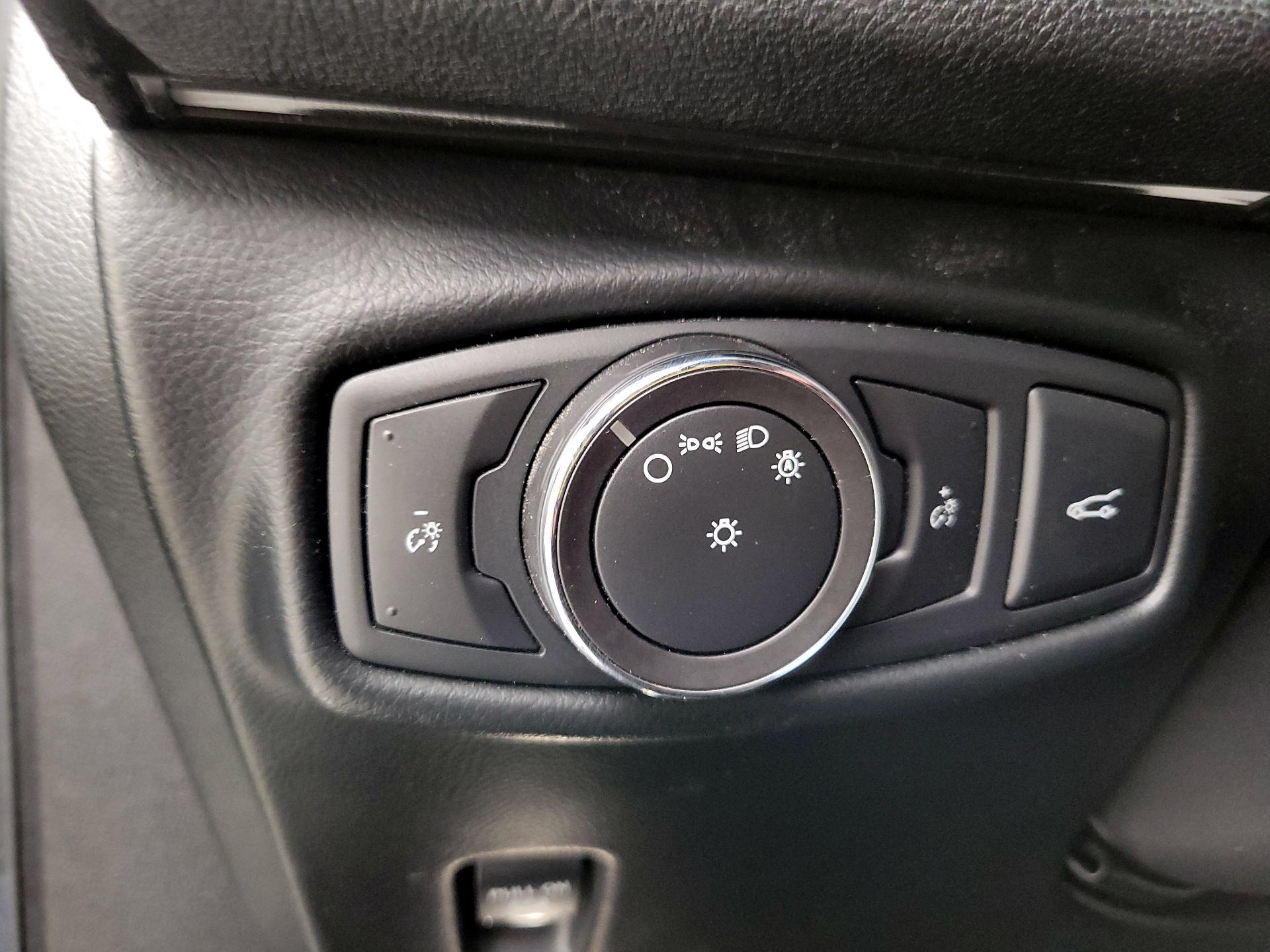 Thumbnail: 2015 Lincoln MKZ - 13