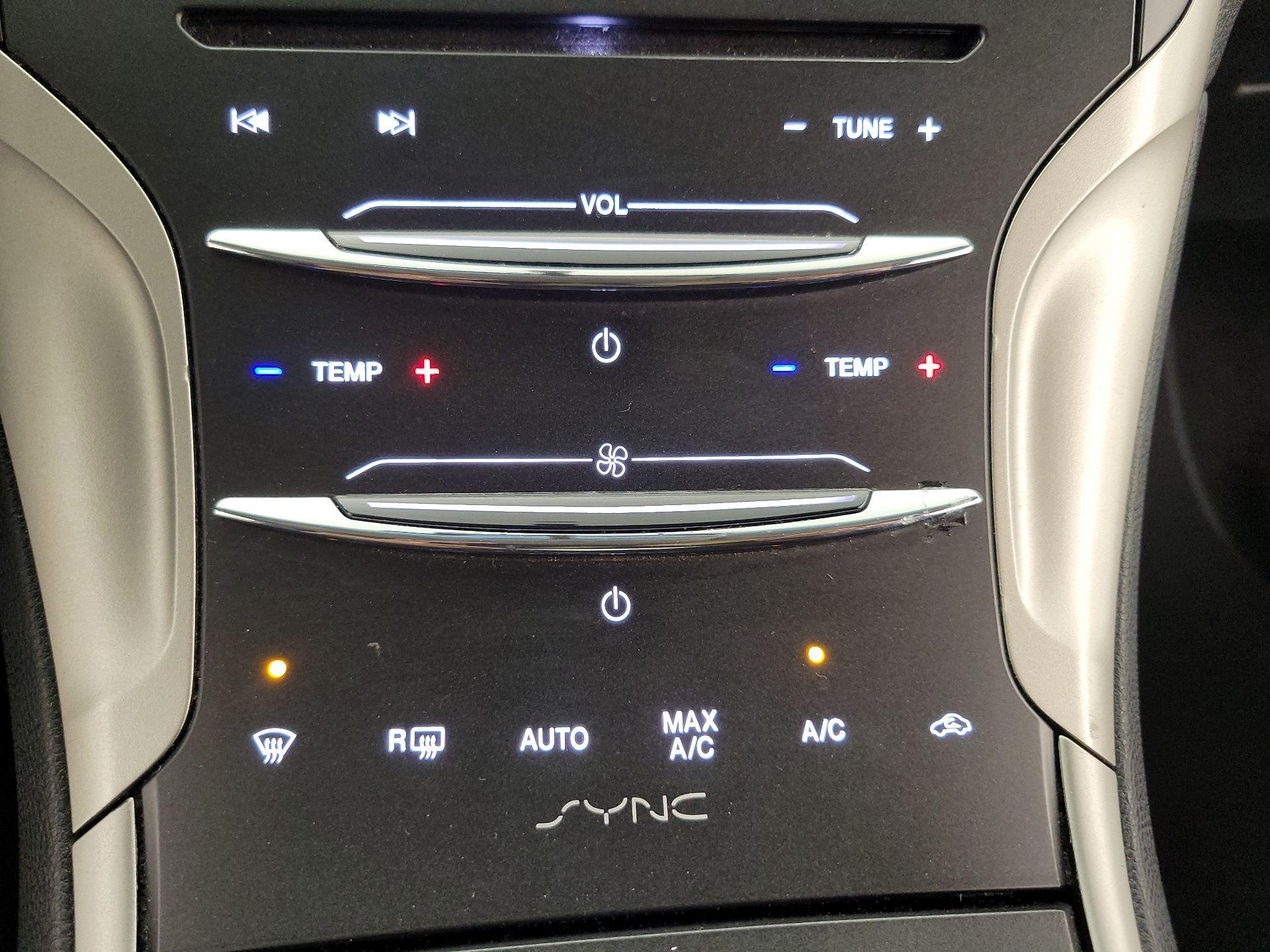 Thumbnail: 2015 Lincoln MKZ - 17