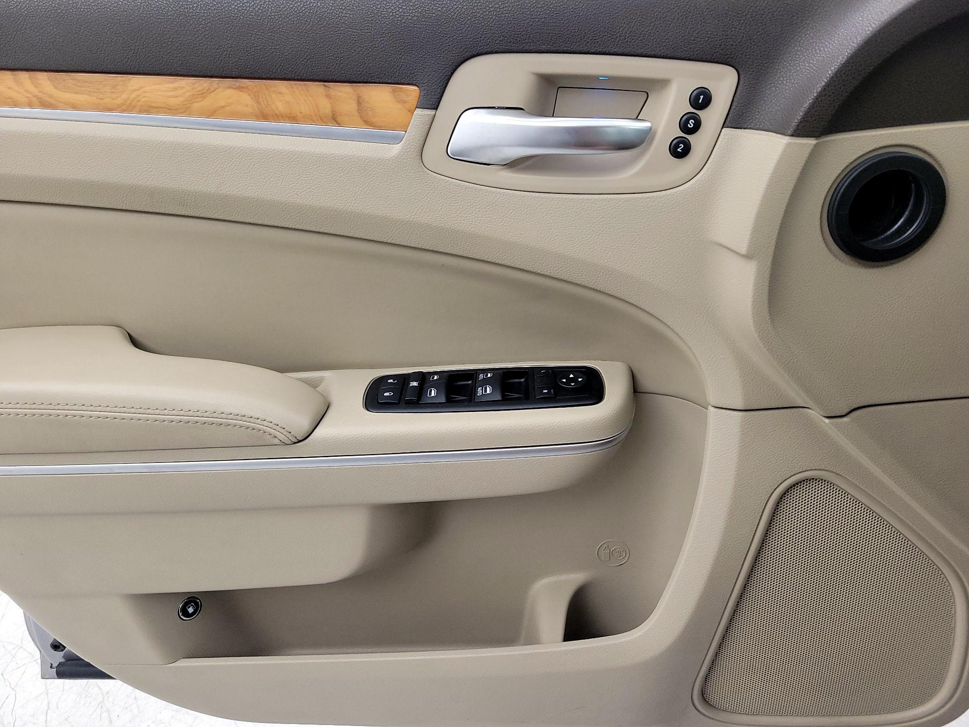 Thumbnail: 2014 Chrysler 300 - 12