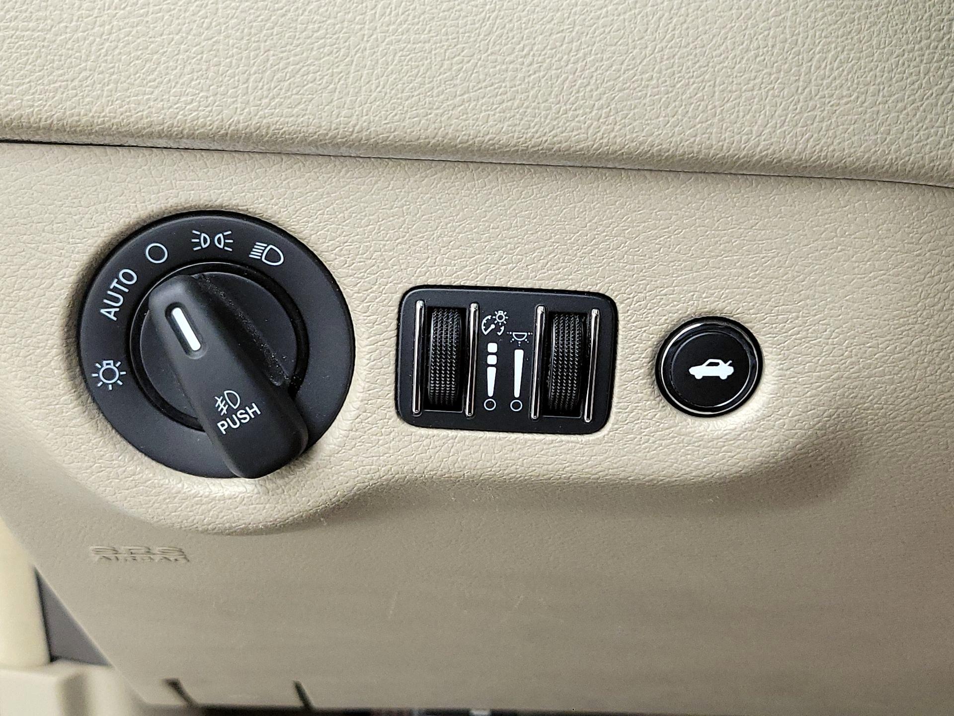 Thumbnail: 2014 Chrysler 300 - 13