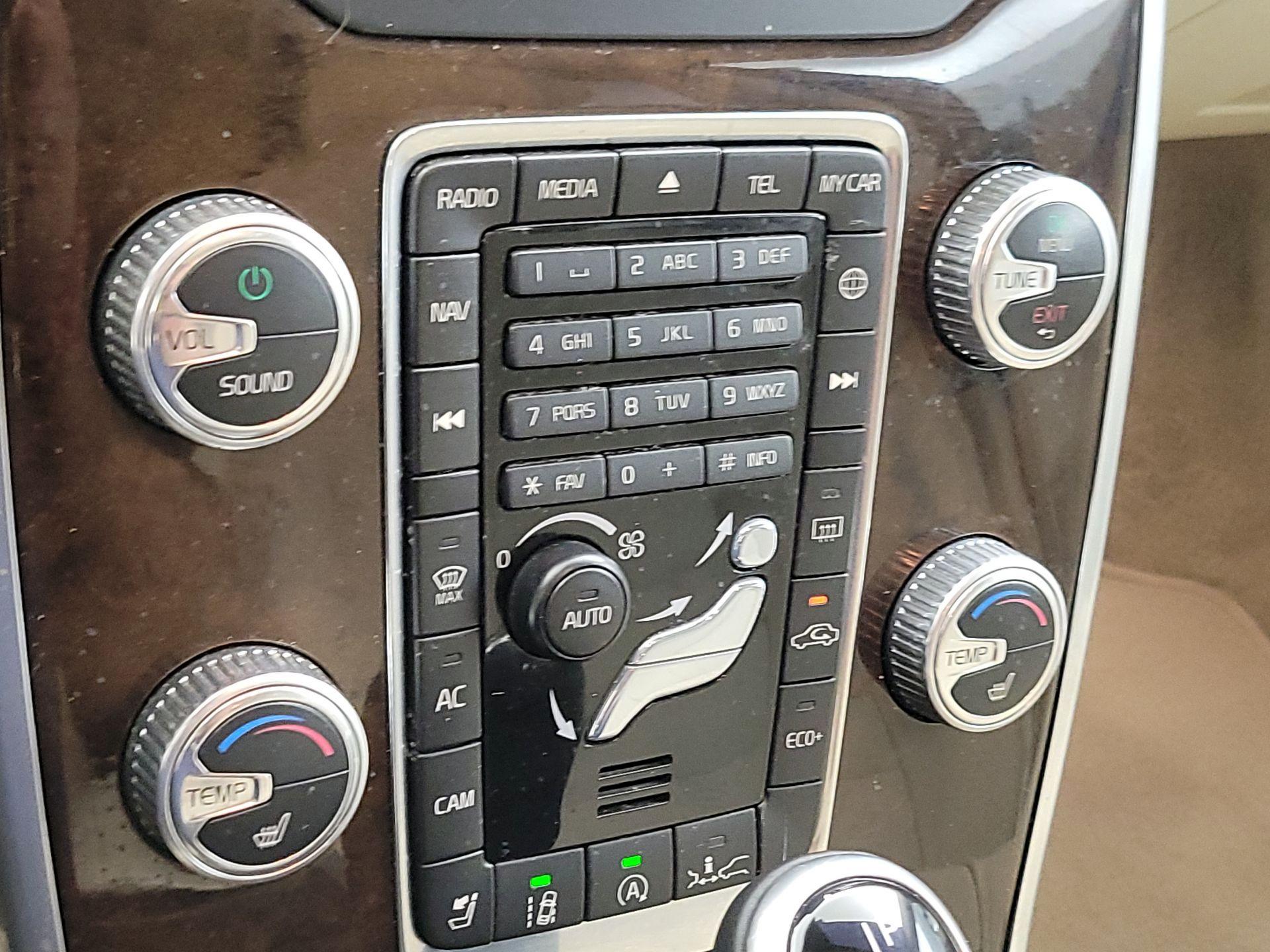 Thumbnail: 2015 Volvo XC70 - 15