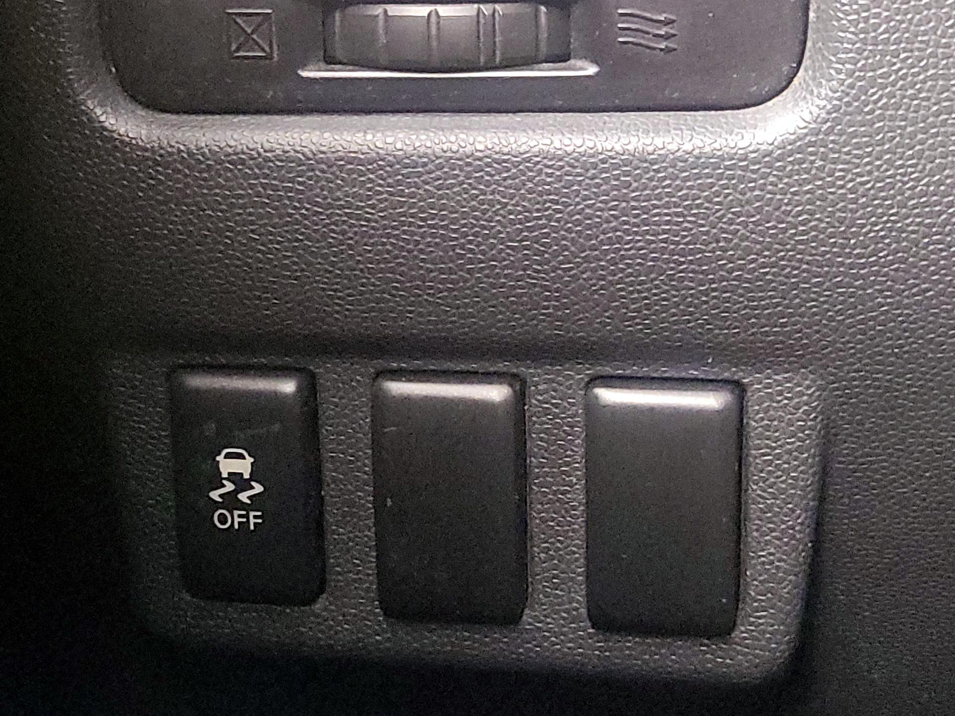 Thumbnail: 2014 Nissan Titan - 13