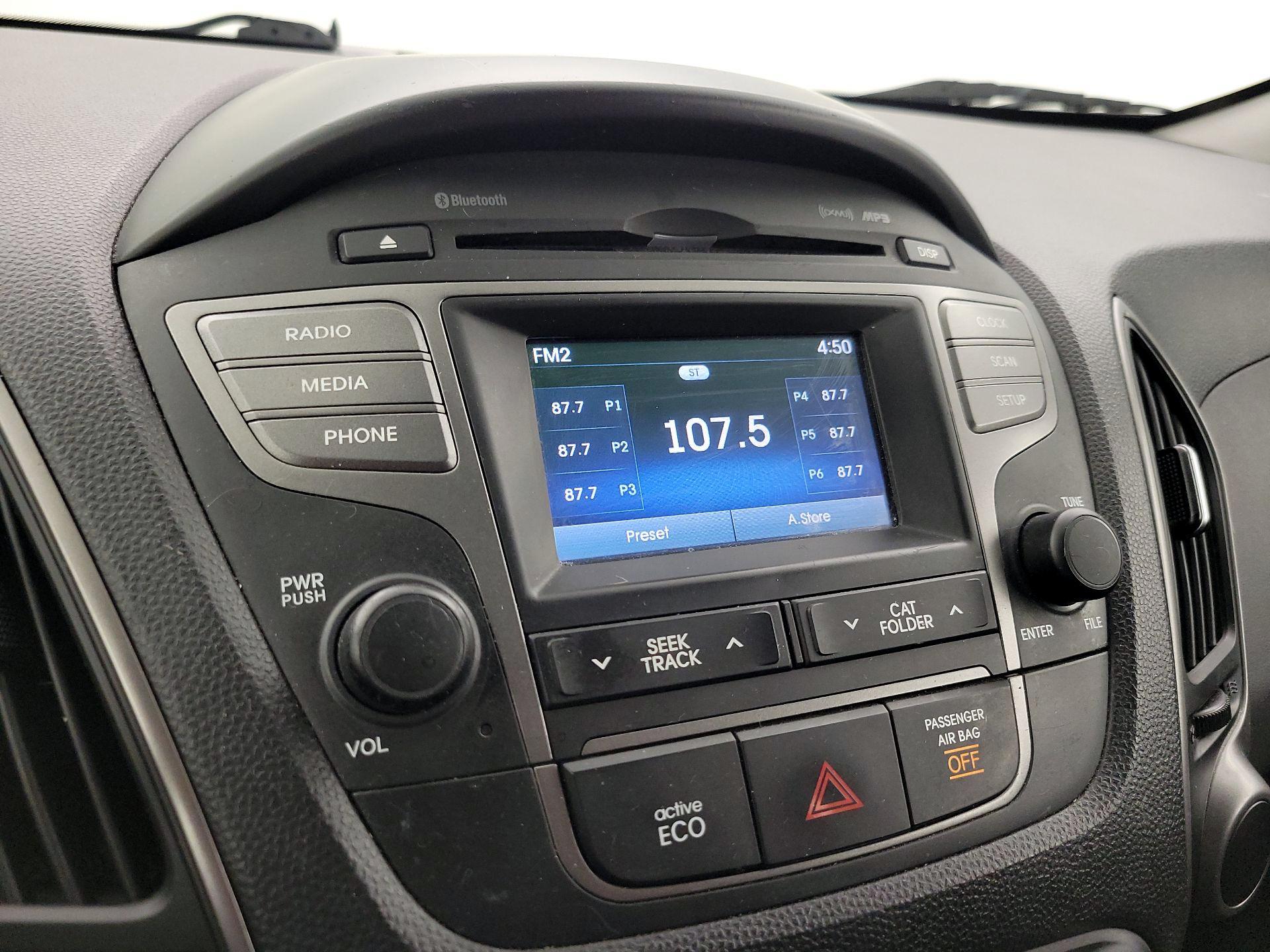 Thumbnail: 2015 Hyundai Tucson - 15