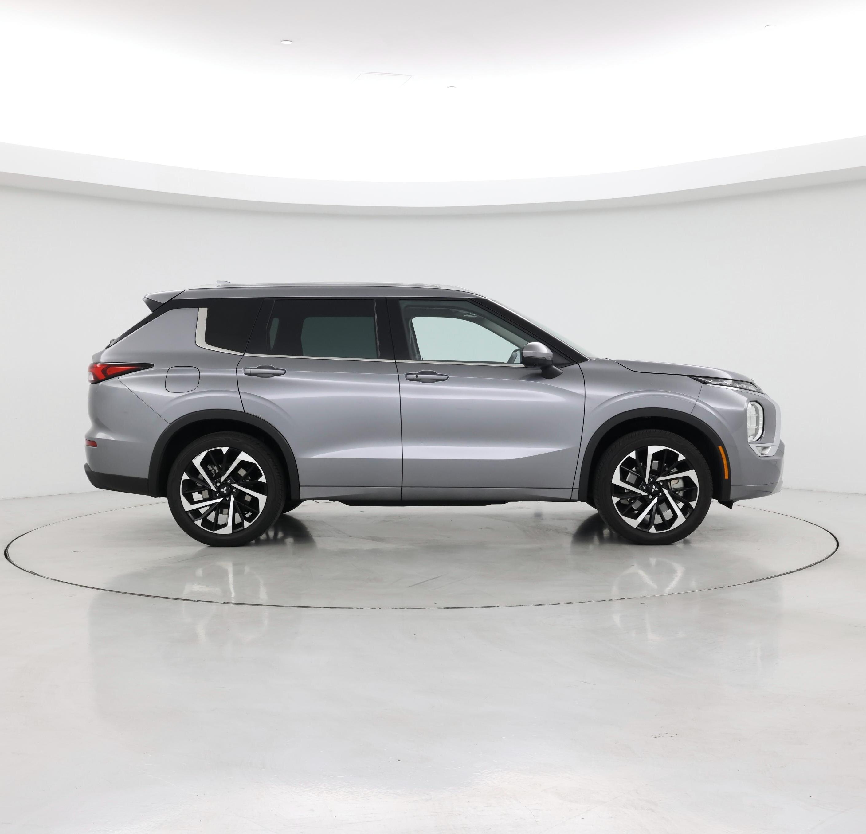 Thumbnail: 2022 Mitsubishi Outlander - 7