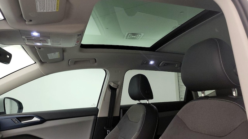 2022 Volkswagen Taos SE 19