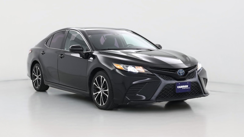 2020 Toyota Camry SE Hero Image