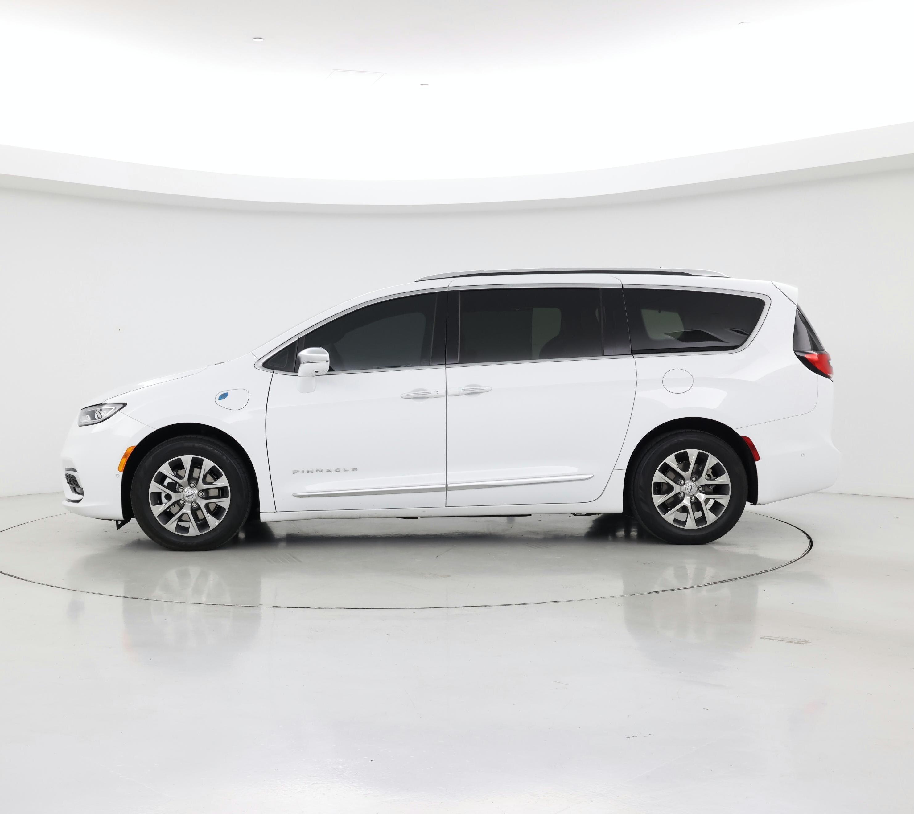 Thumbnail: 2022 Chrysler Pacifica - 3