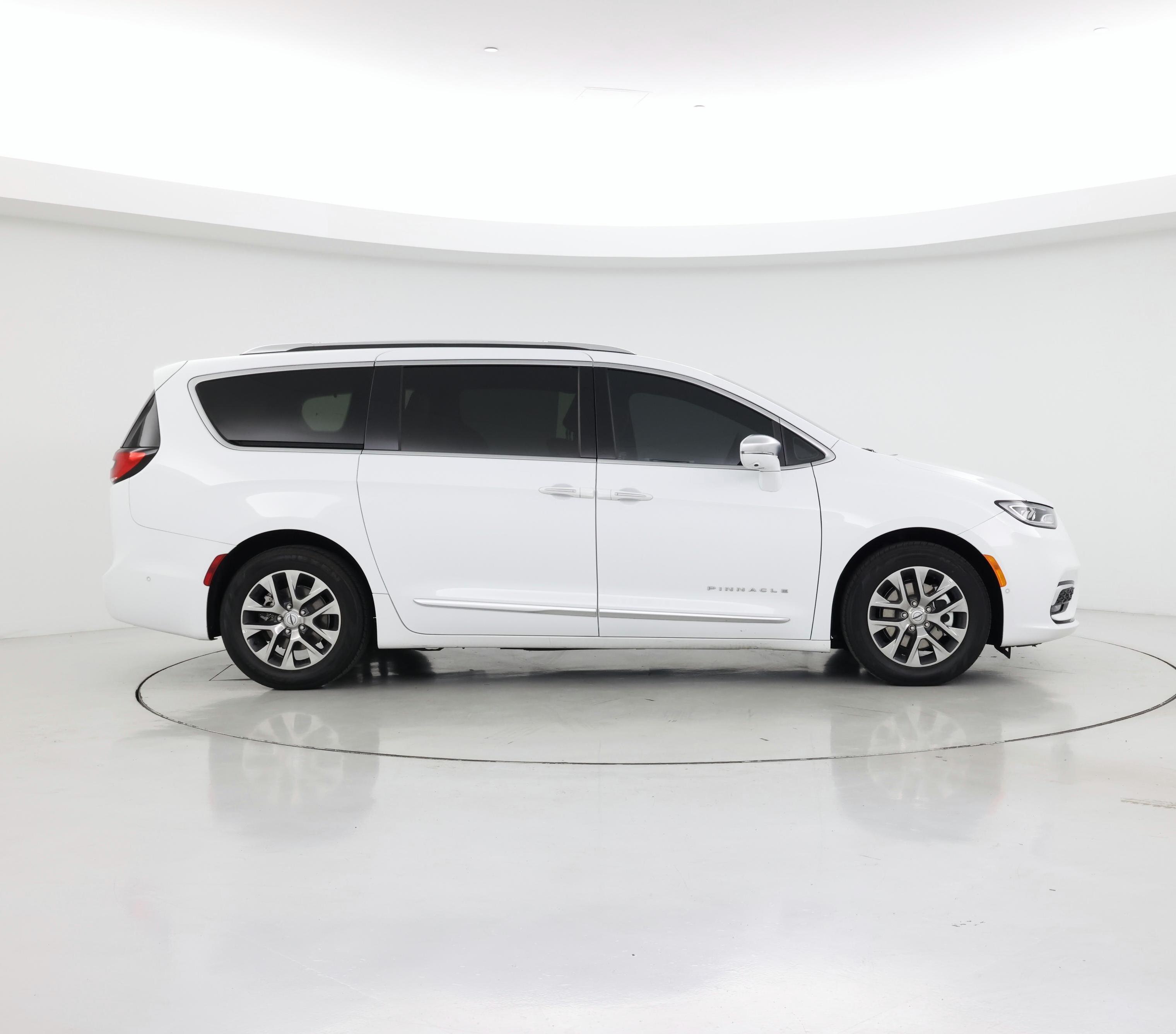 Thumbnail: 2022 Chrysler Pacifica - 7