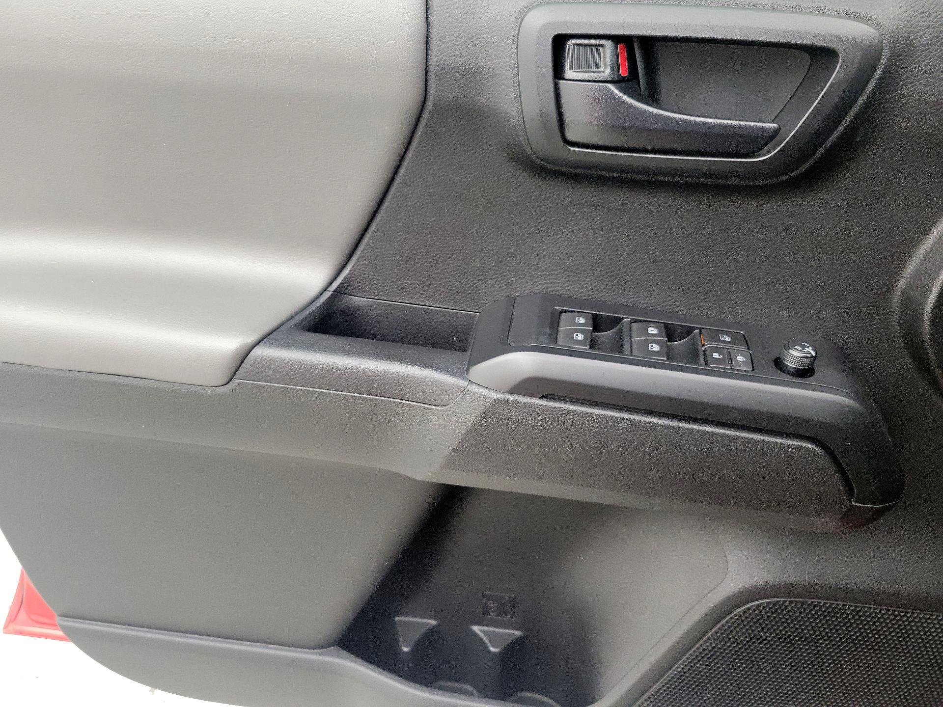 Thumbnail: 2021 Toyota Tacoma - 12