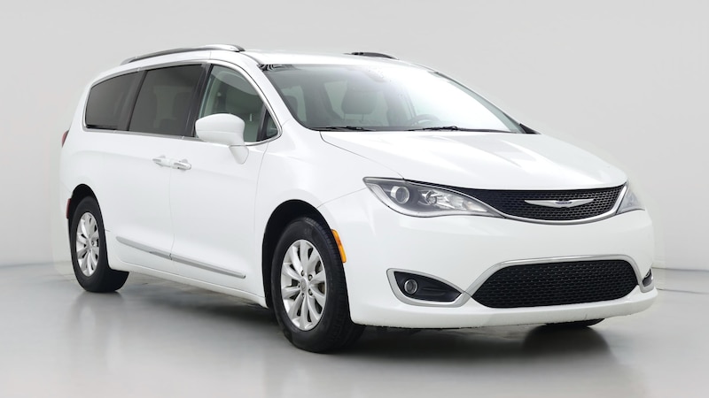 2019 Chrysler Pacifica L Hero Image