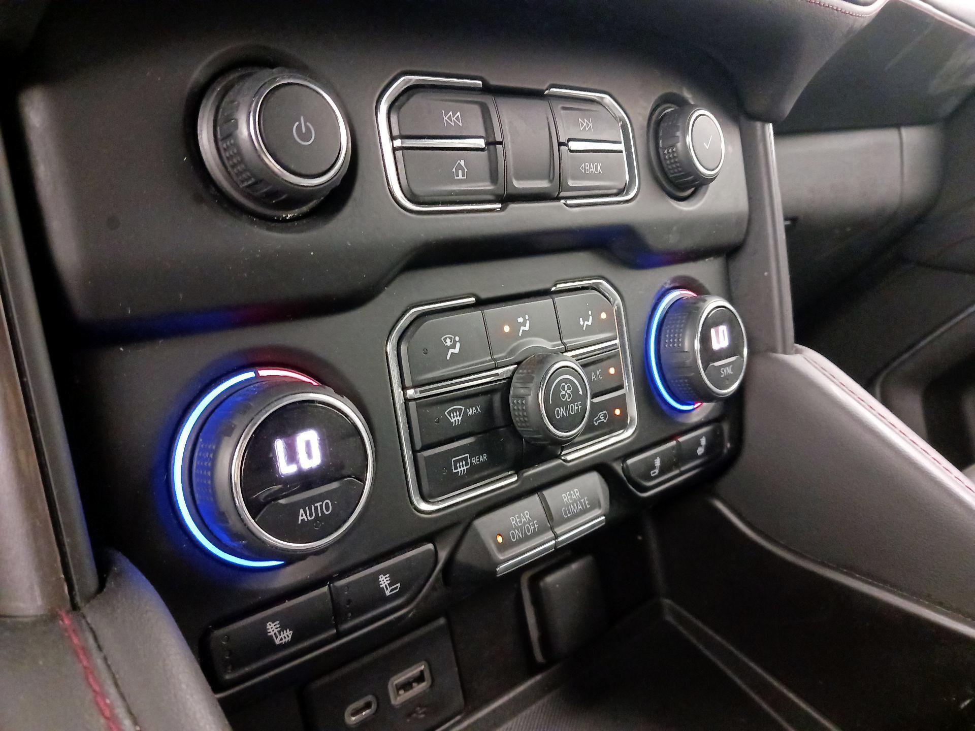 Thumbnail: 2021 Chevrolet Suburban - 16