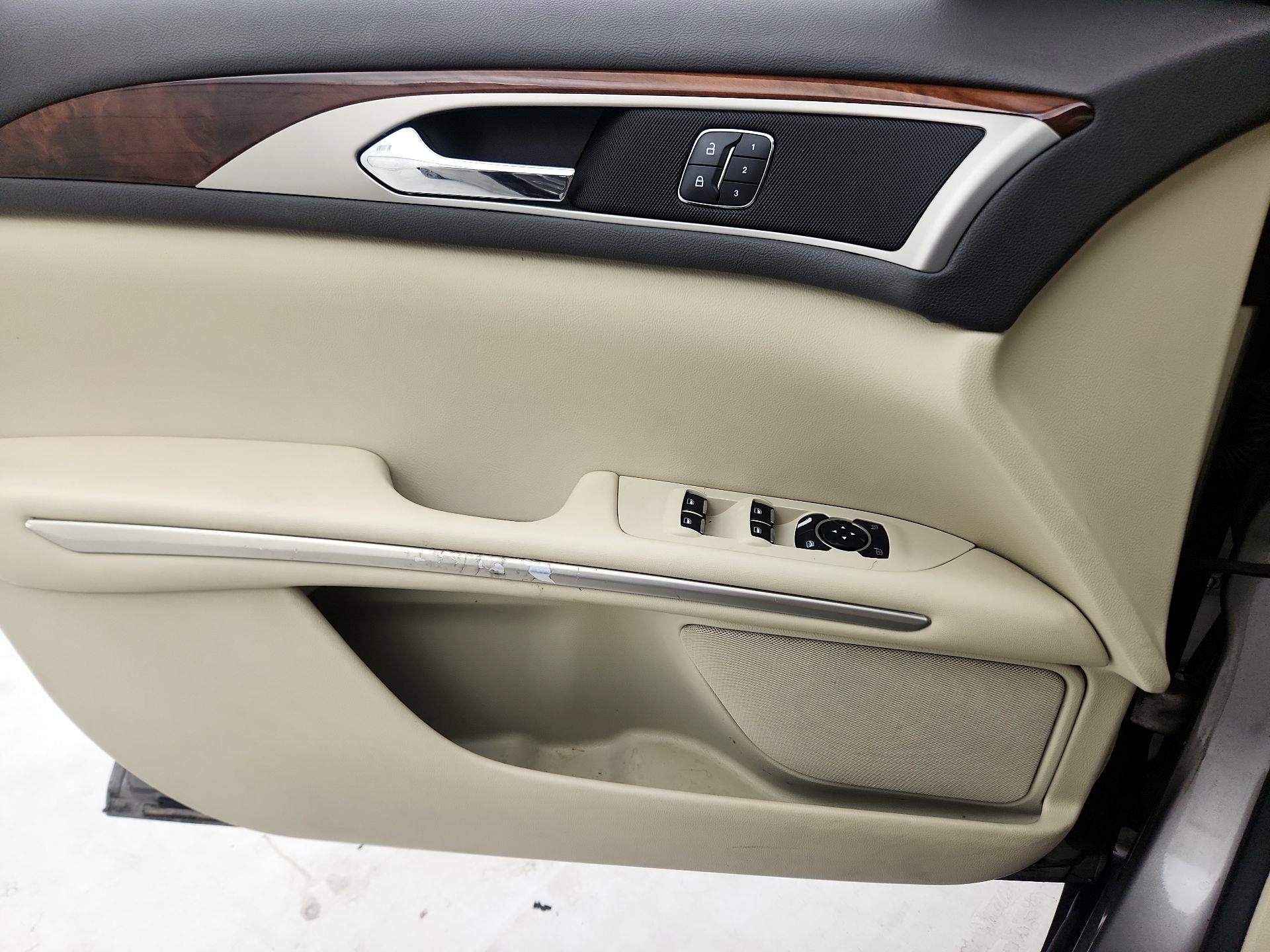 Thumbnail: 2015 Lincoln MKZ - 12
