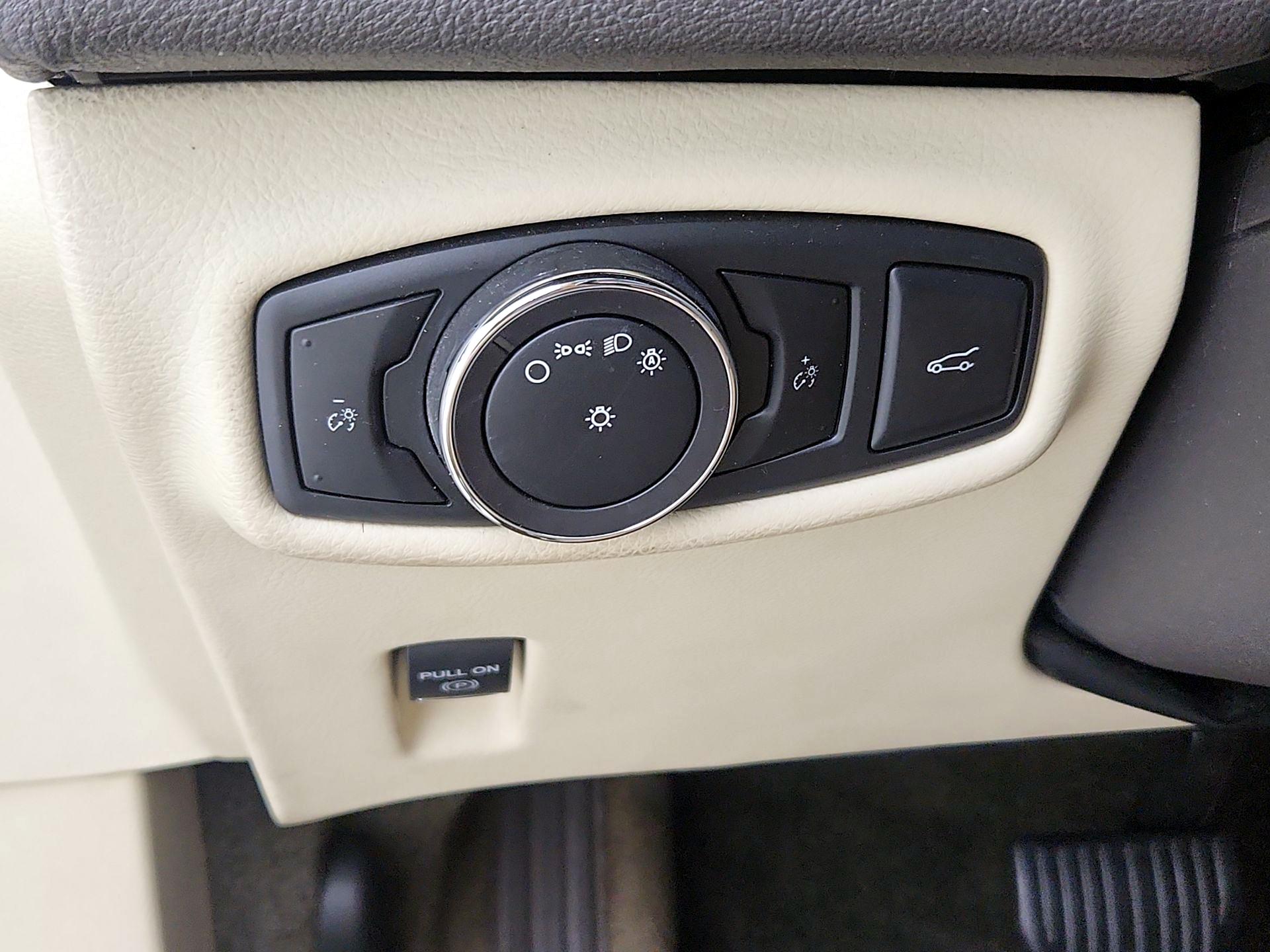 Thumbnail: 2015 Lincoln MKZ - 13