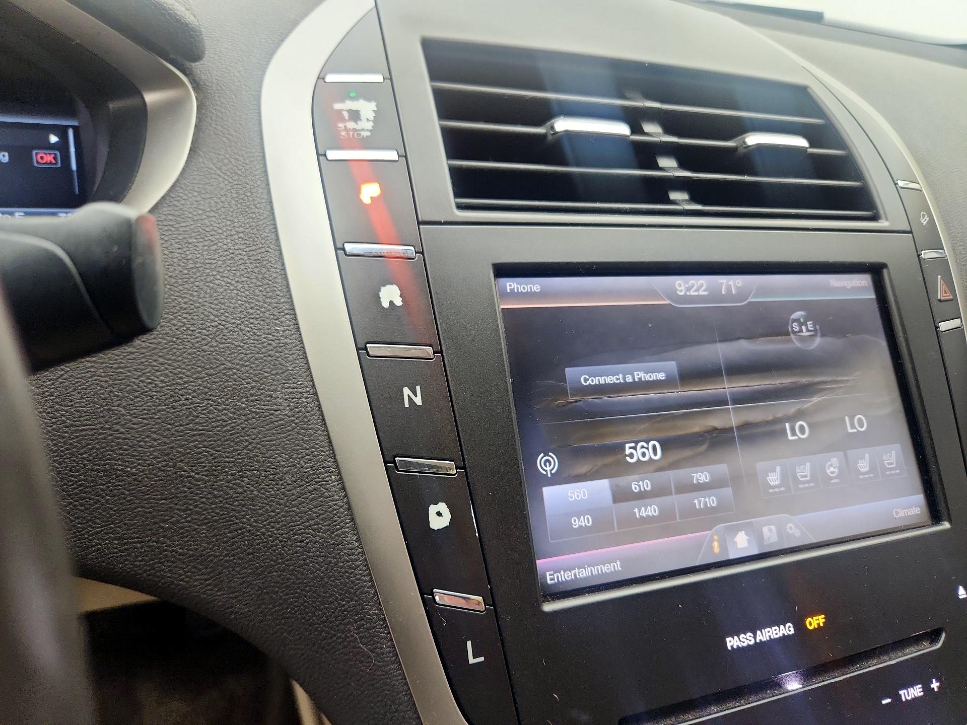 Thumbnail: 2015 Lincoln MKZ - 17