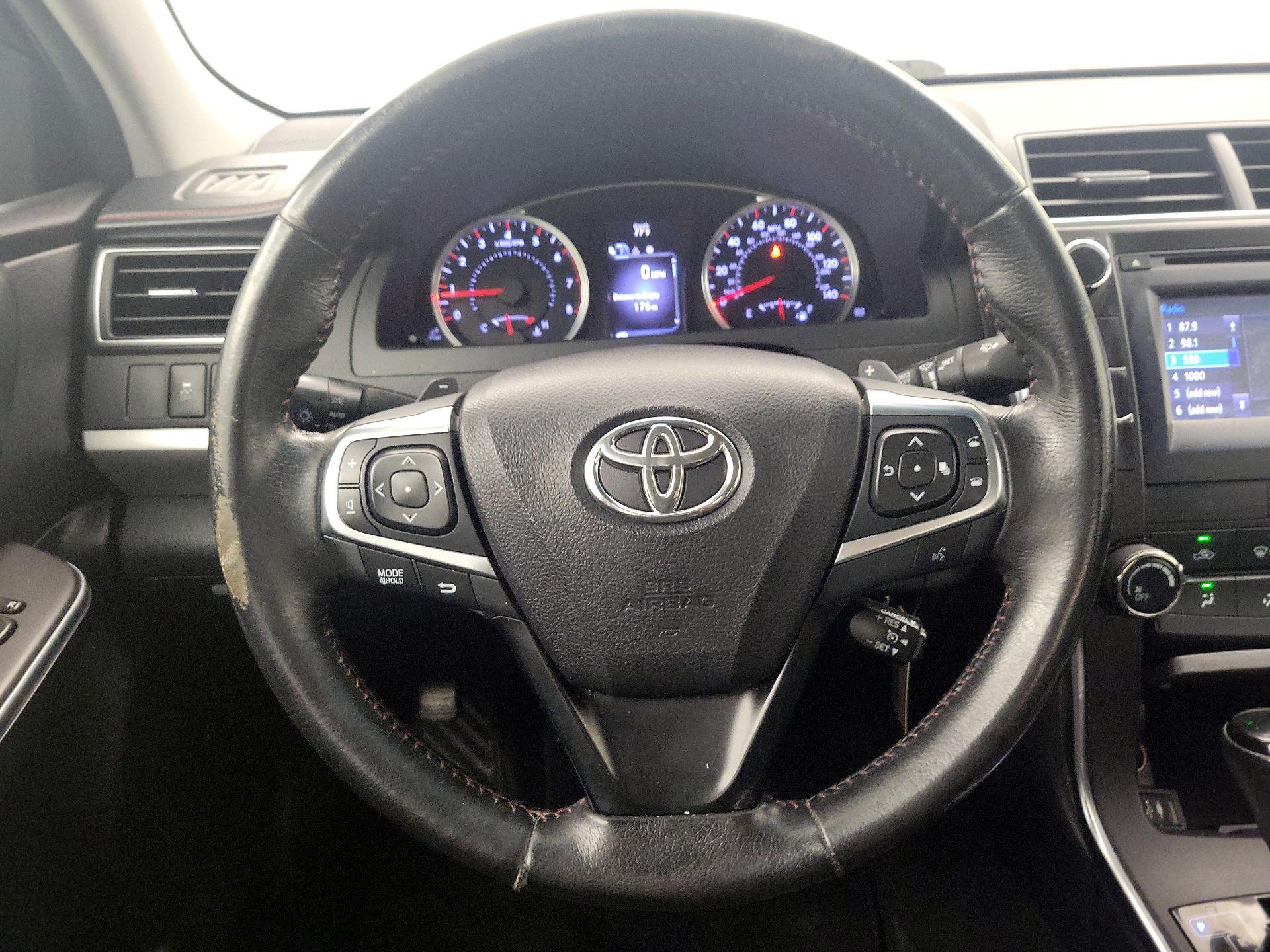 Thumbnail: 2016 Toyota Camry - 10
