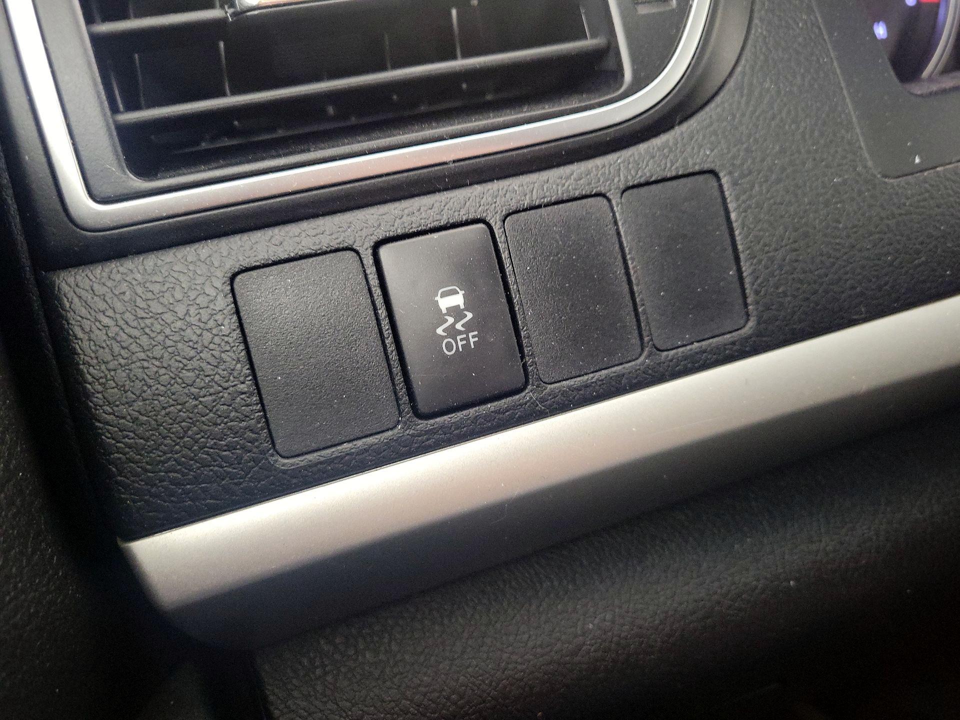 Thumbnail: 2016 Toyota Camry - 13