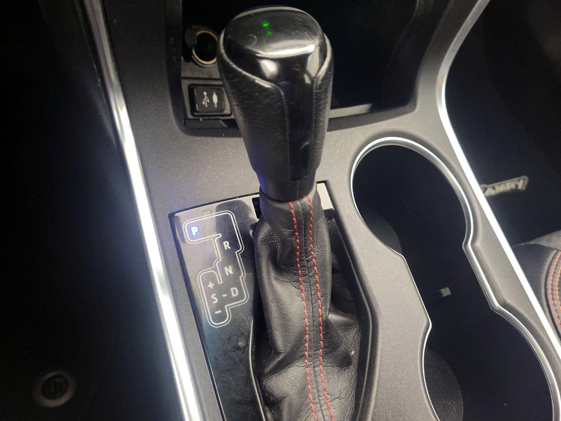Thumbnail: 2016 Toyota Camry - 17