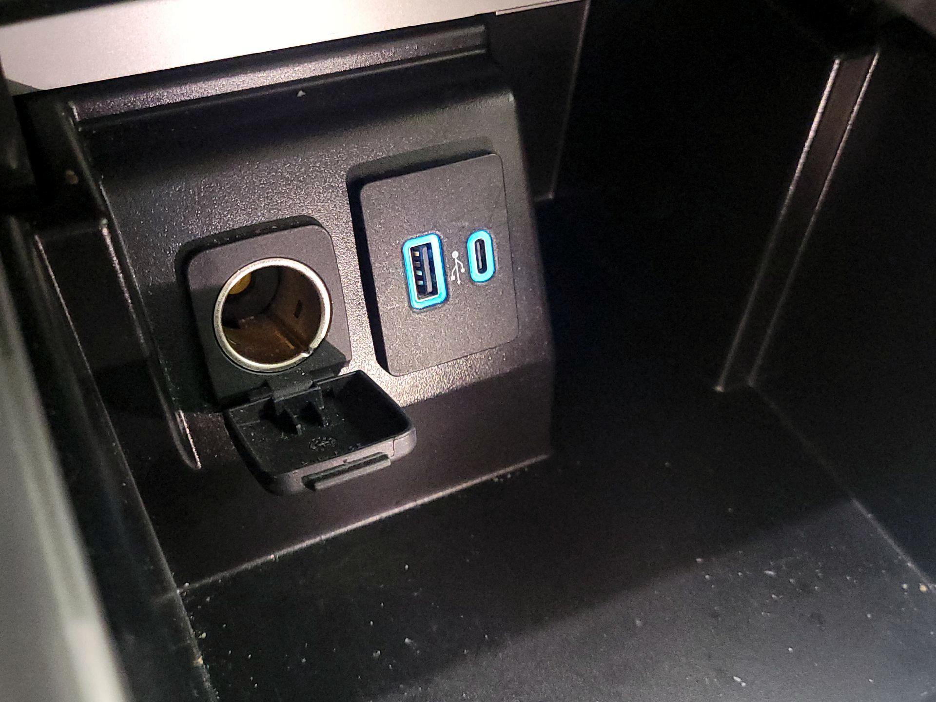 Thumbnail: 2022 Ford Explorer - 18