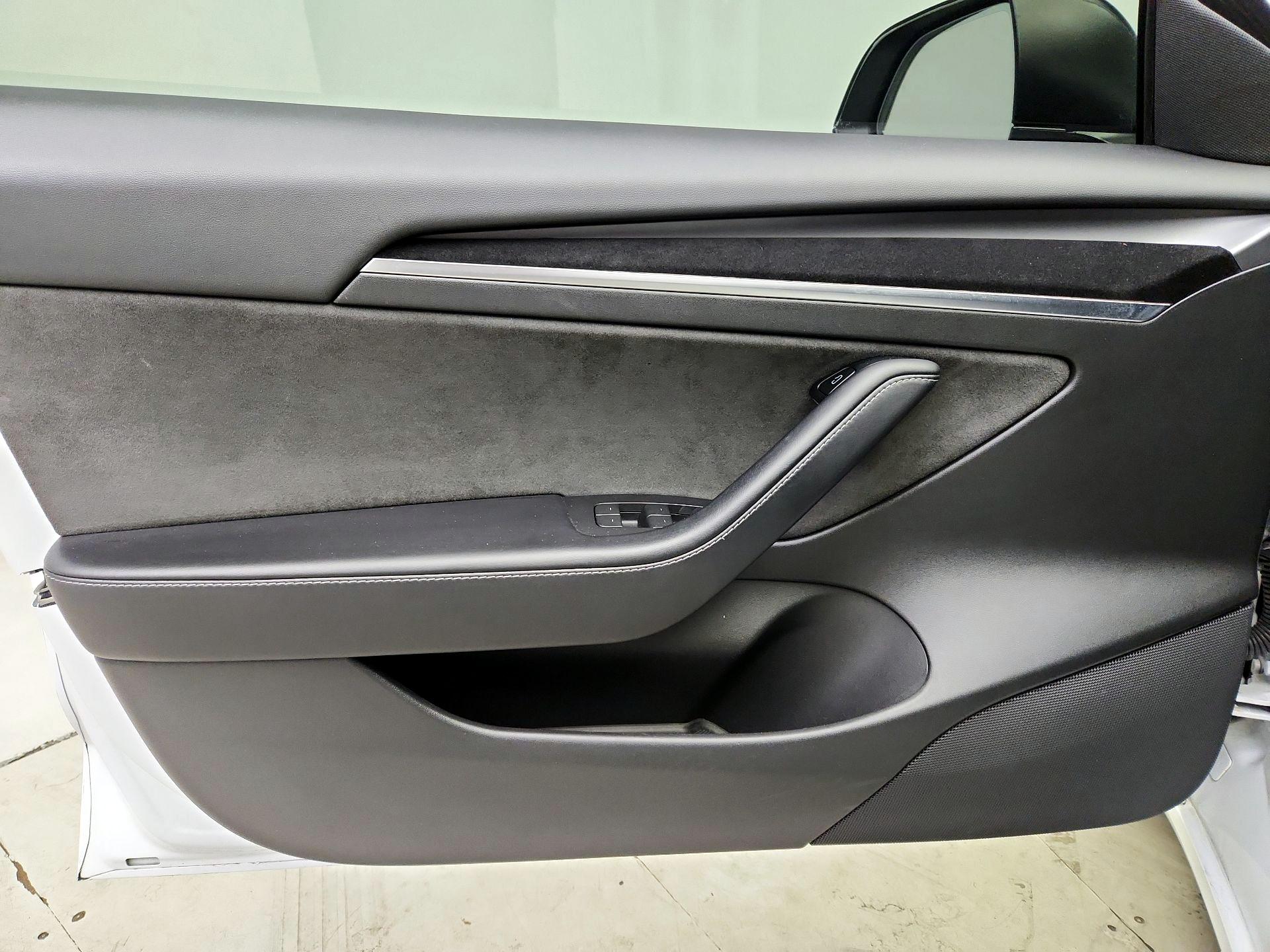 Thumbnail: 2022 Tesla Model 3 - 12