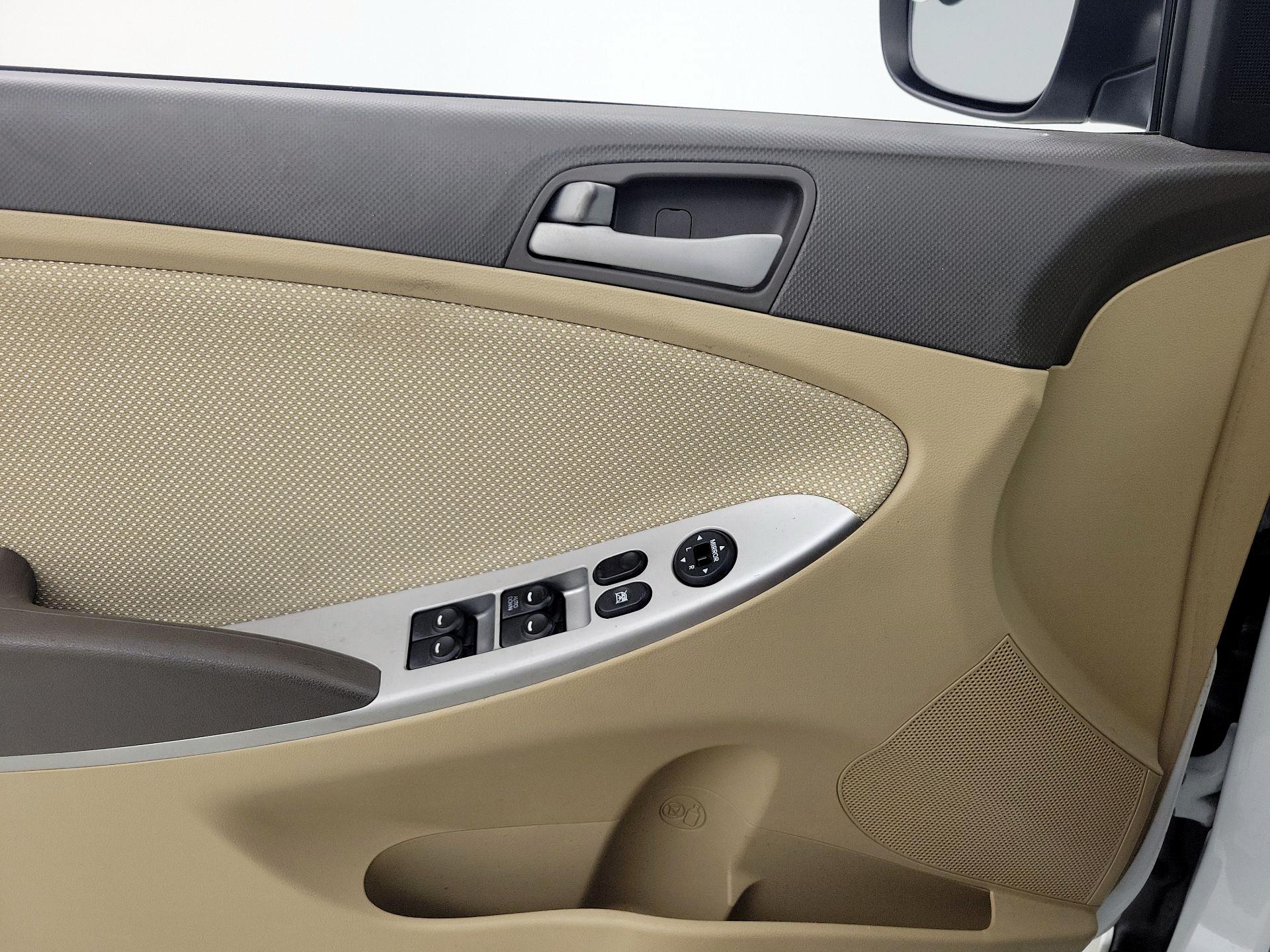 Thumbnail: 2013 Hyundai Accent - 12