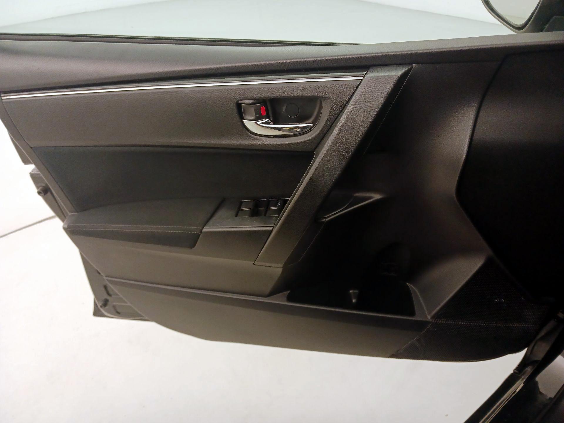 Thumbnail: 2017 Toyota Corolla - 12
