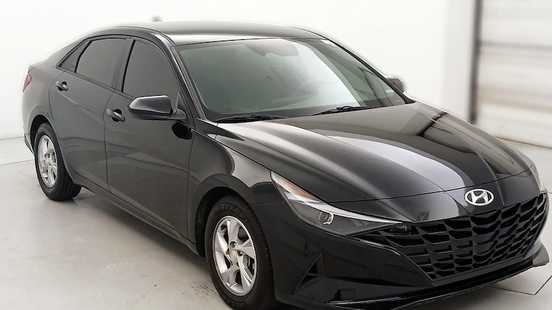 2022 Hyundai Elantra SE Hero Image