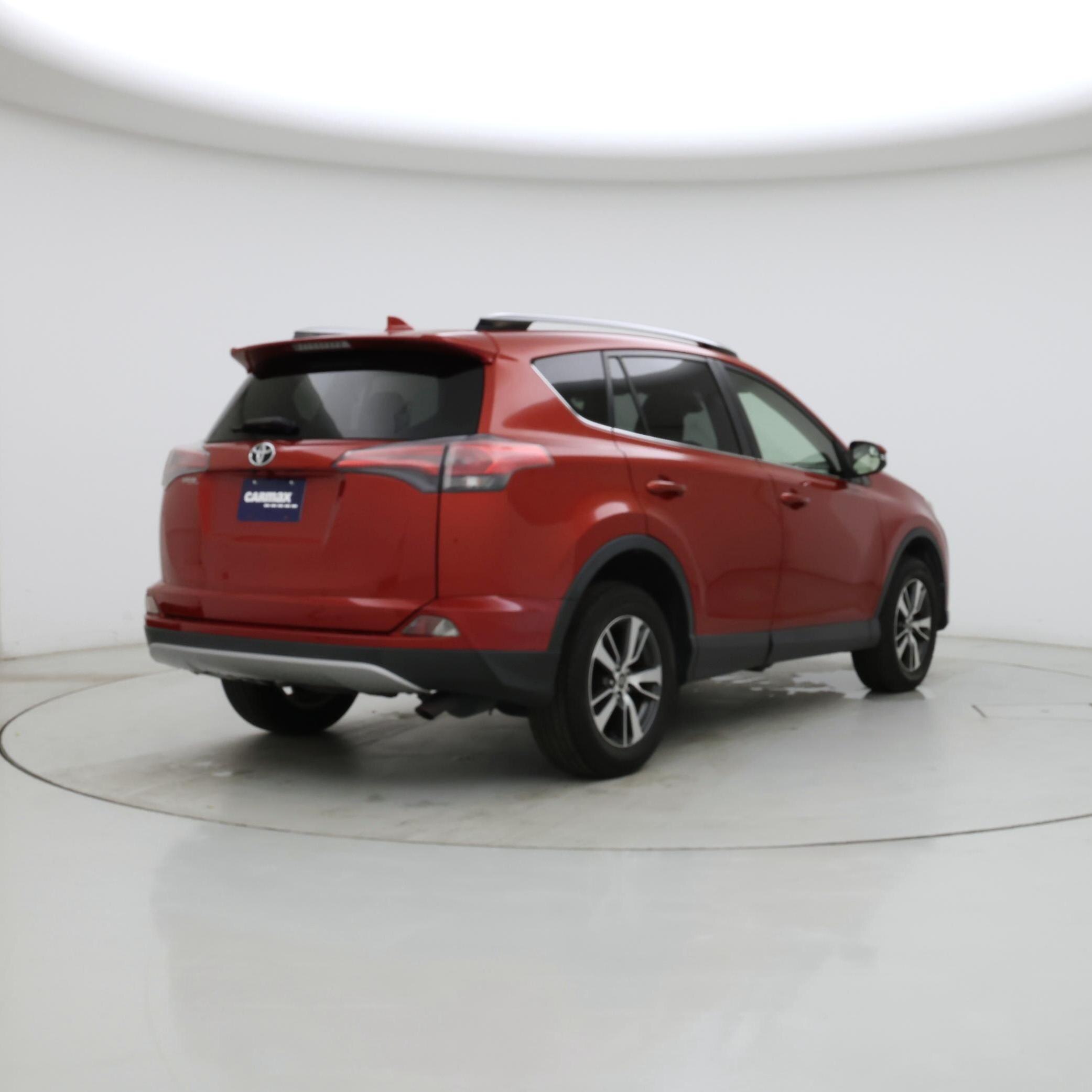 Thumbnail: 2017 Toyota RAV4 - 8