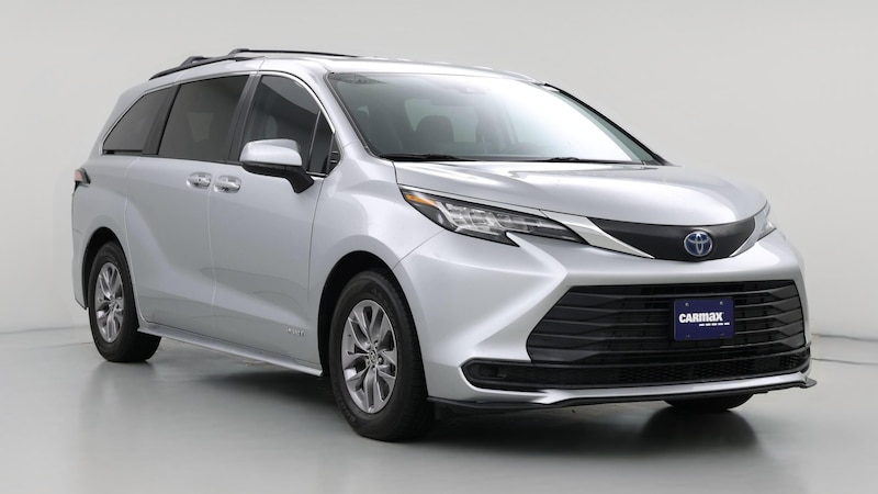 2021 Toyota Sienna LE Hero Image