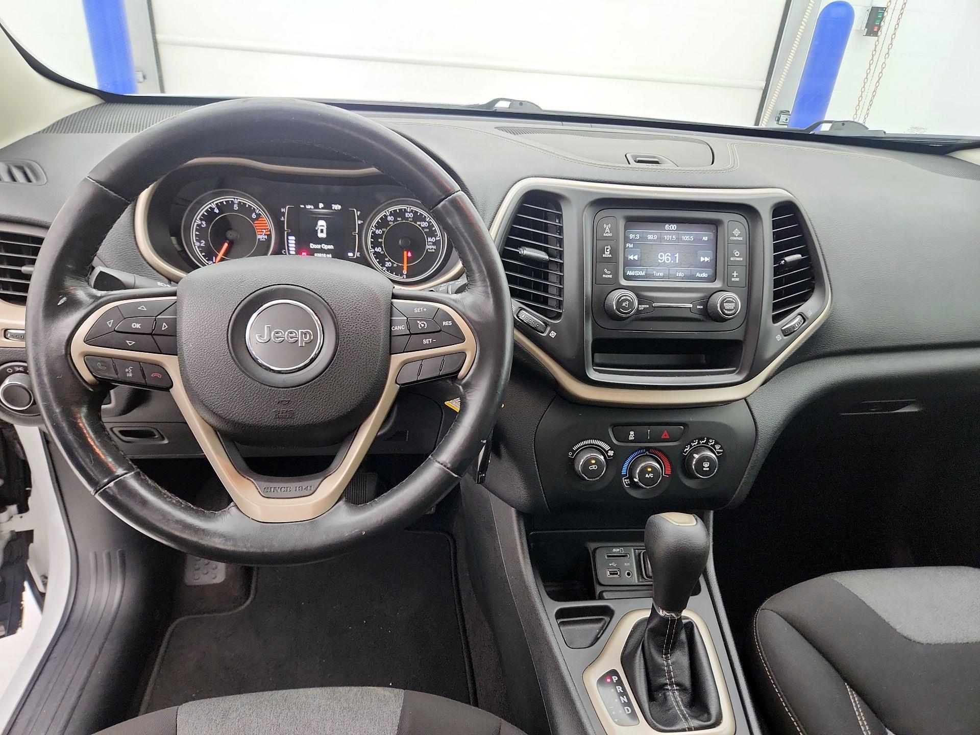 Thumbnail: 2016 Jeep Cherokee - 9