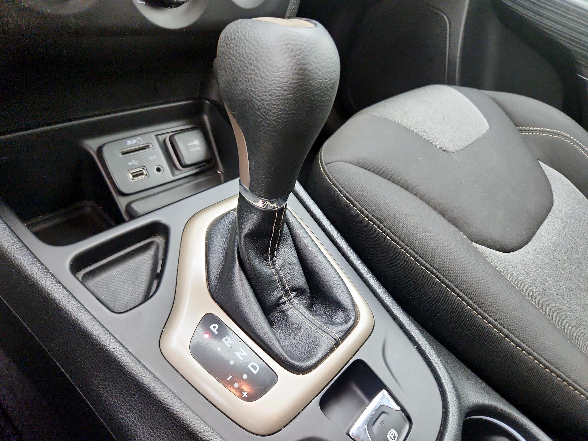 Thumbnail: 2016 Jeep Cherokee - 17