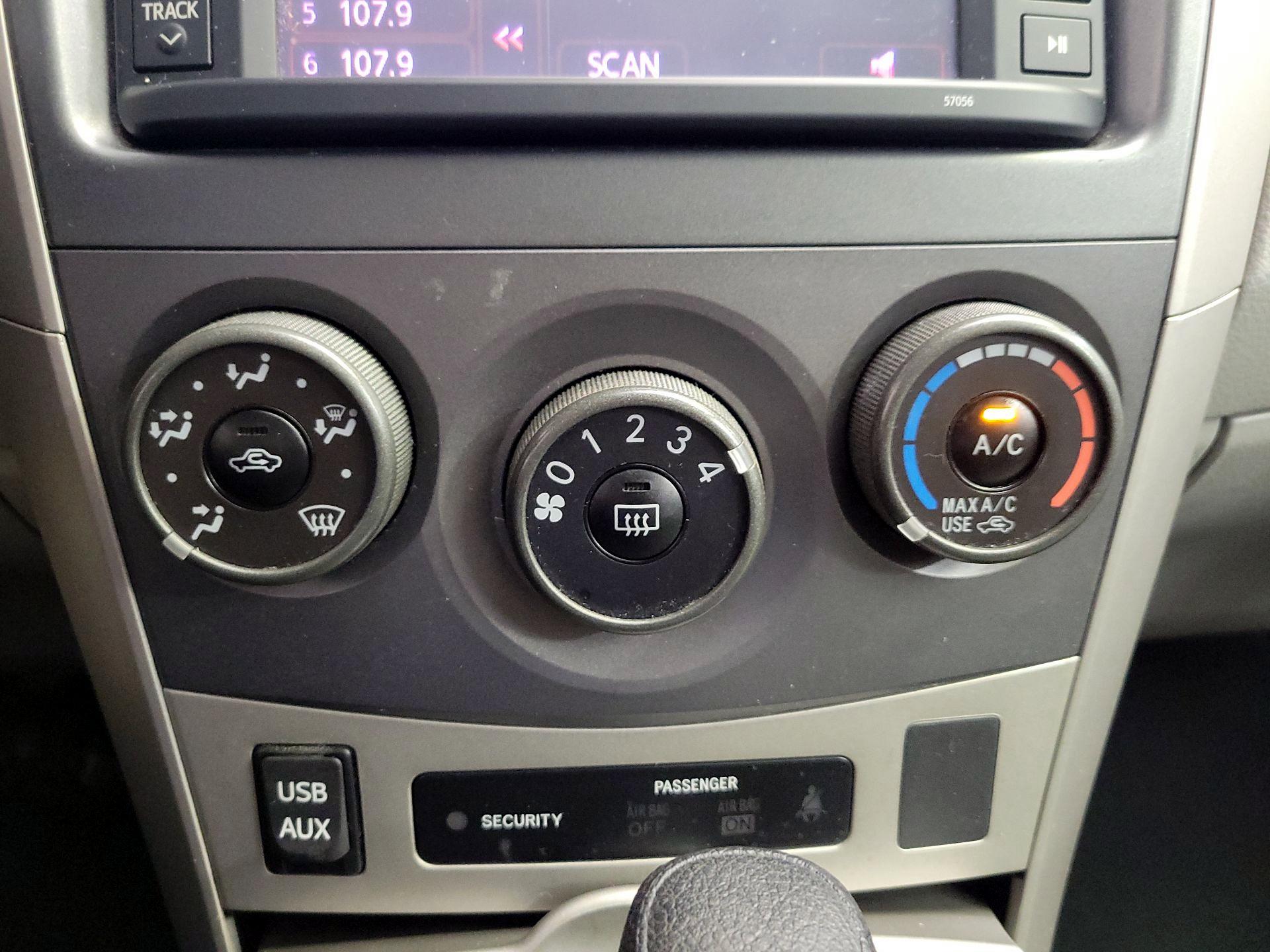 Thumbnail: 2013 Toyota Corolla - 15