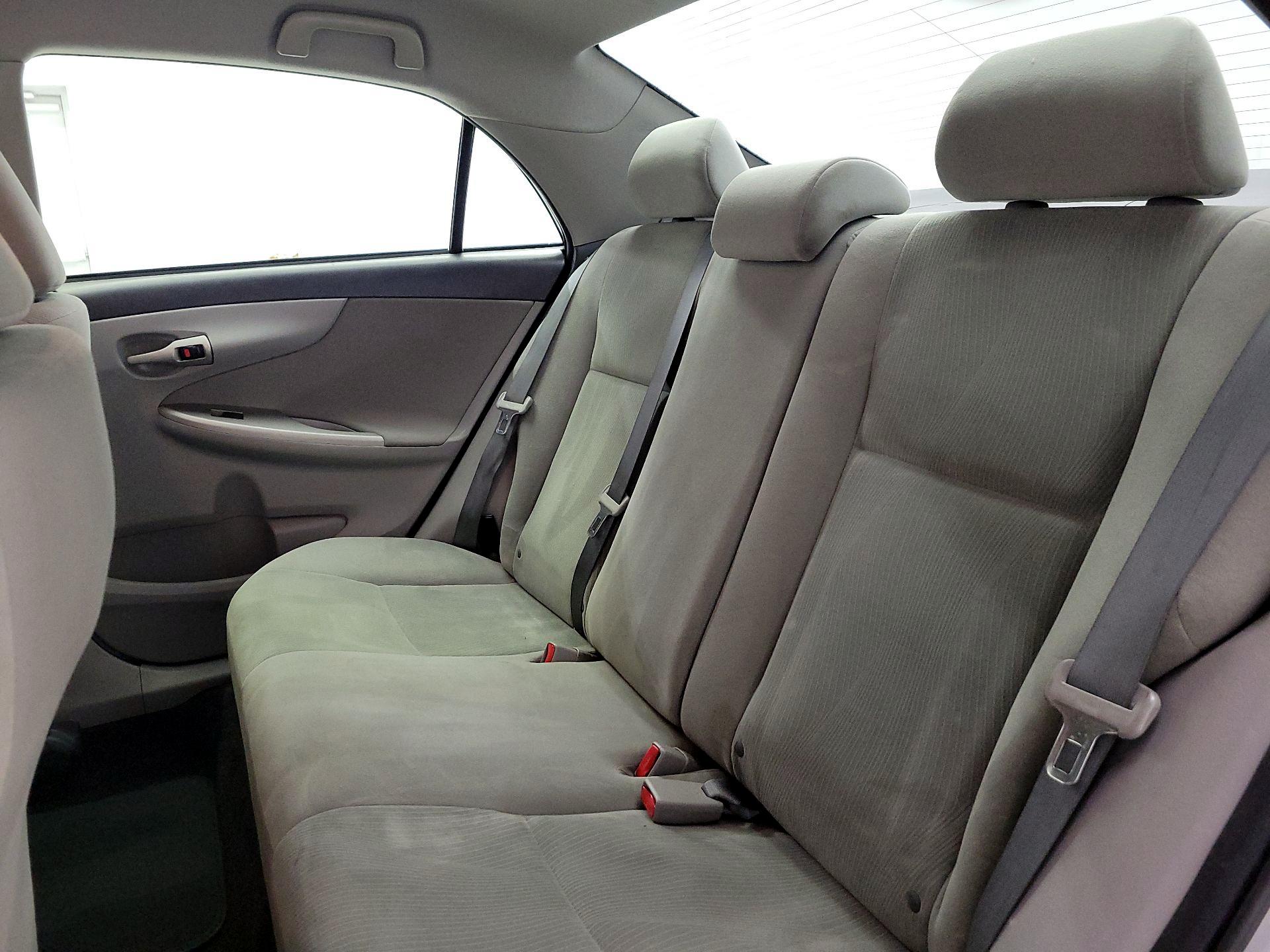 Thumbnail: 2013 Toyota Corolla - 18