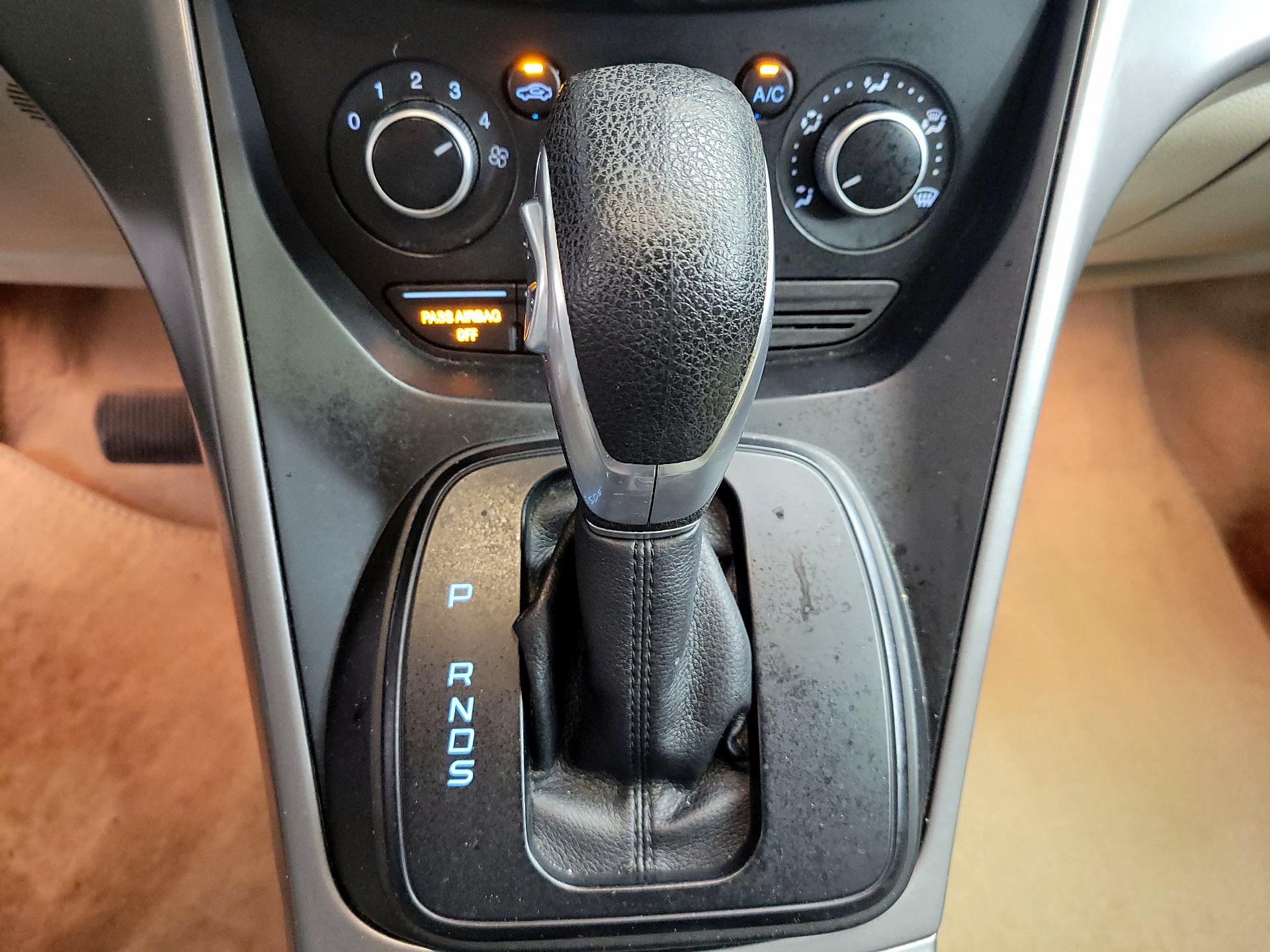 Thumbnail: 2015 Ford Escape - 17