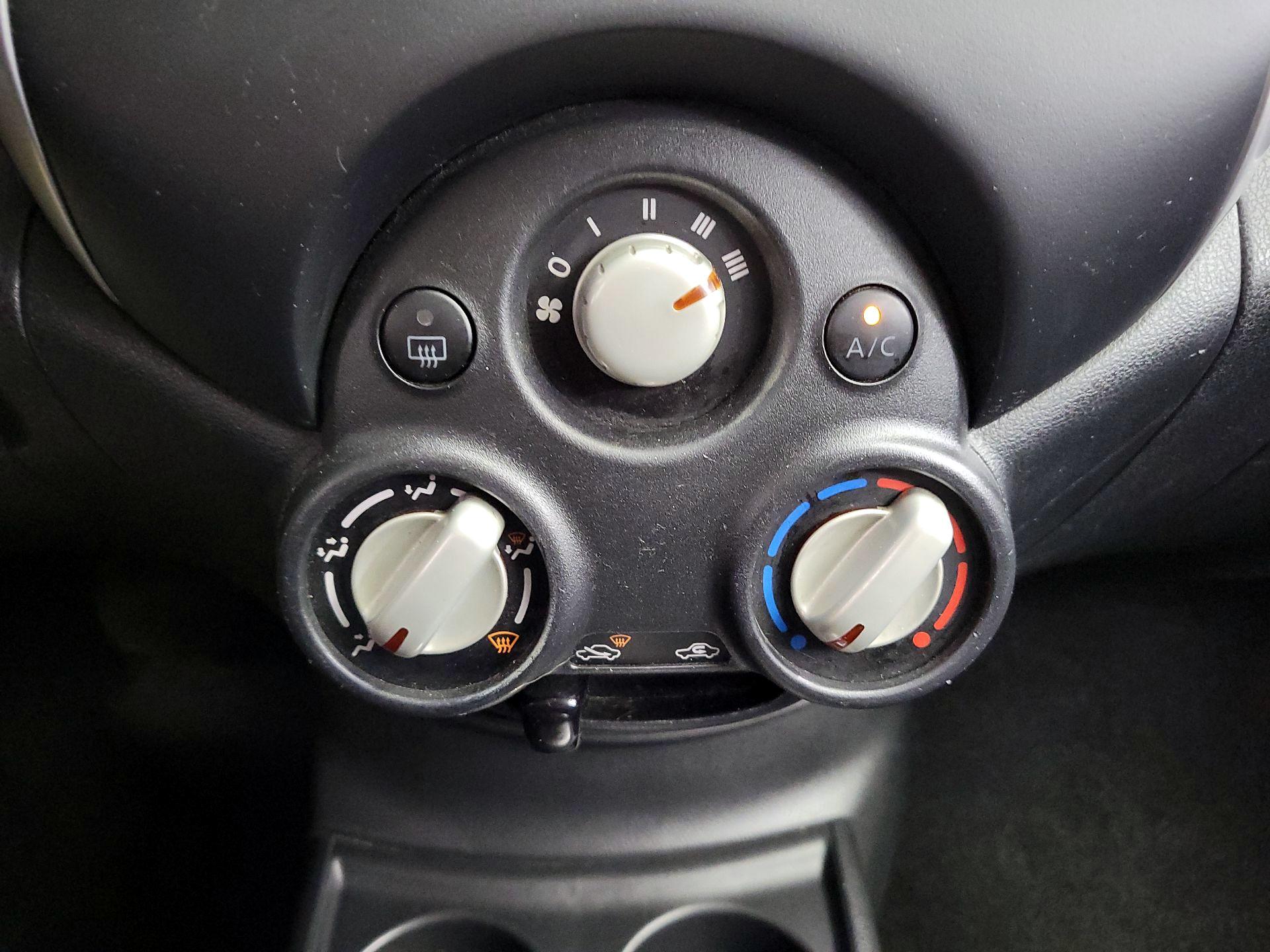 Thumbnail: 2014 Nissan Versa Note - 15