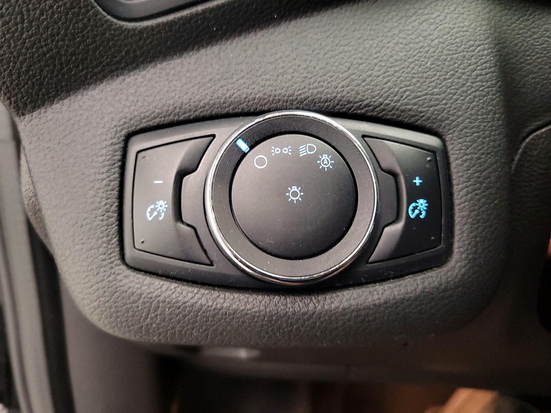 Thumbnail: 2015 Ford C-Max - 13