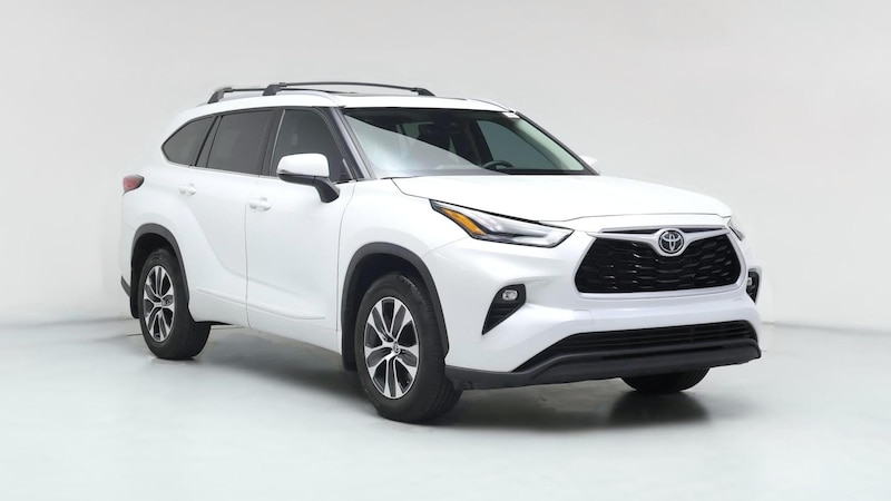 2022 Toyota Highlander XLE Hero Image