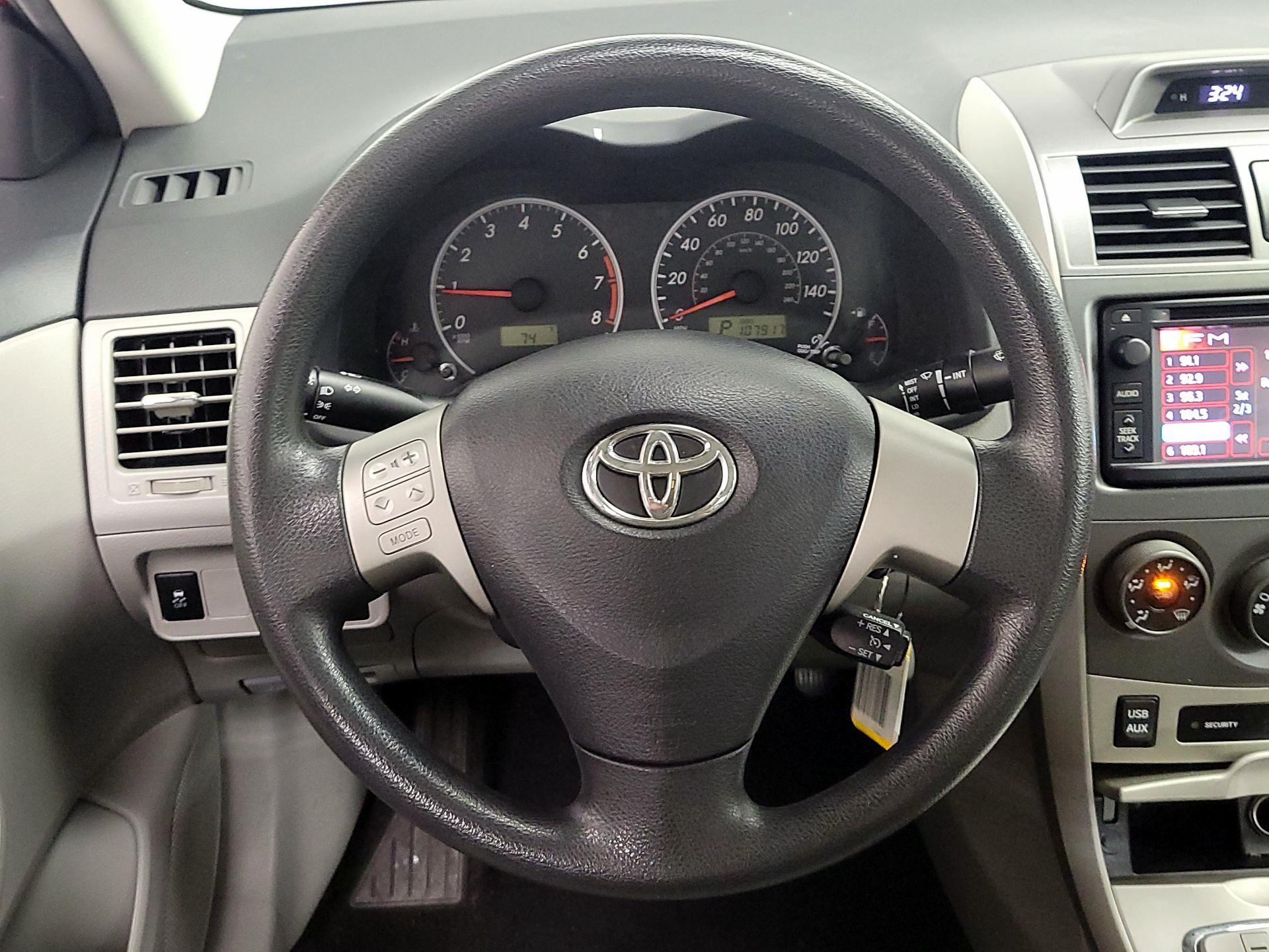 Thumbnail: 2013 Toyota Corolla - 10