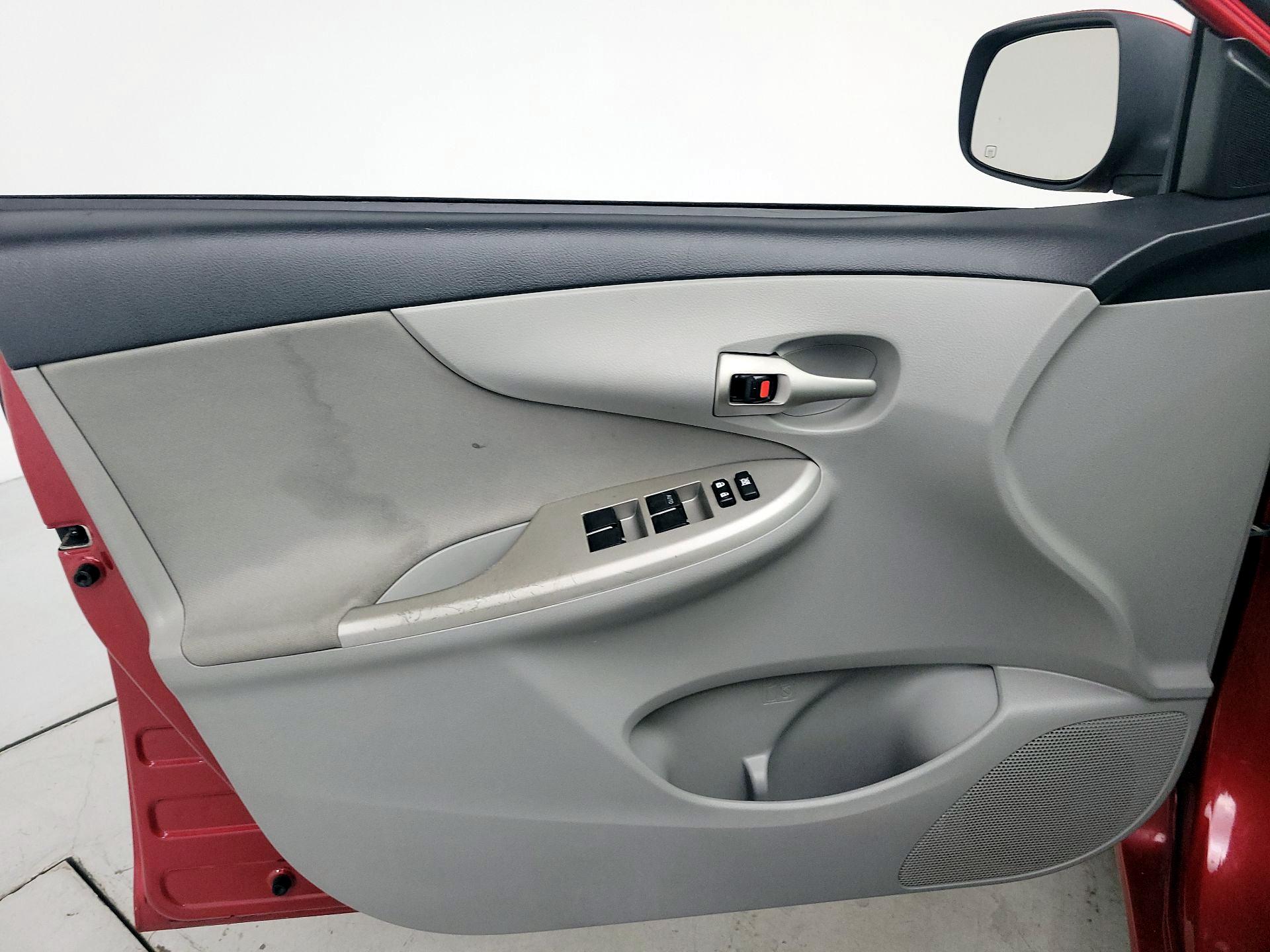 Thumbnail: 2013 Toyota Corolla - 12
