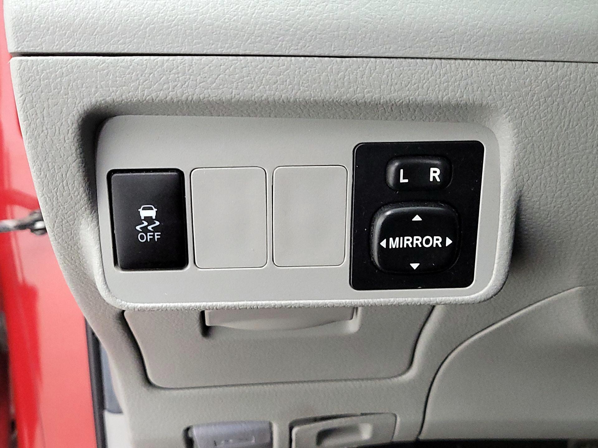 Thumbnail: 2013 Toyota Corolla - 13