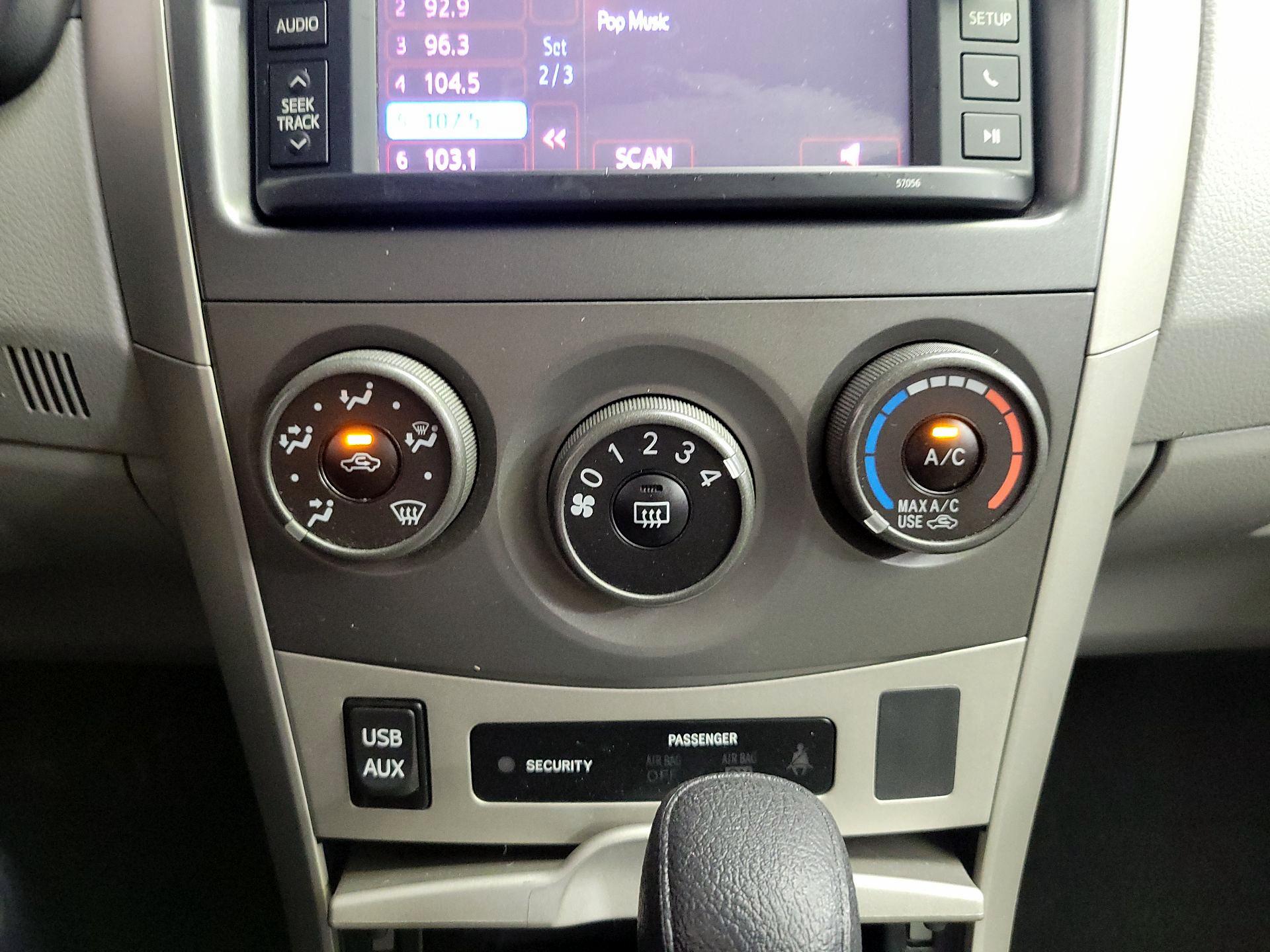 Thumbnail: 2013 Toyota Corolla - 15