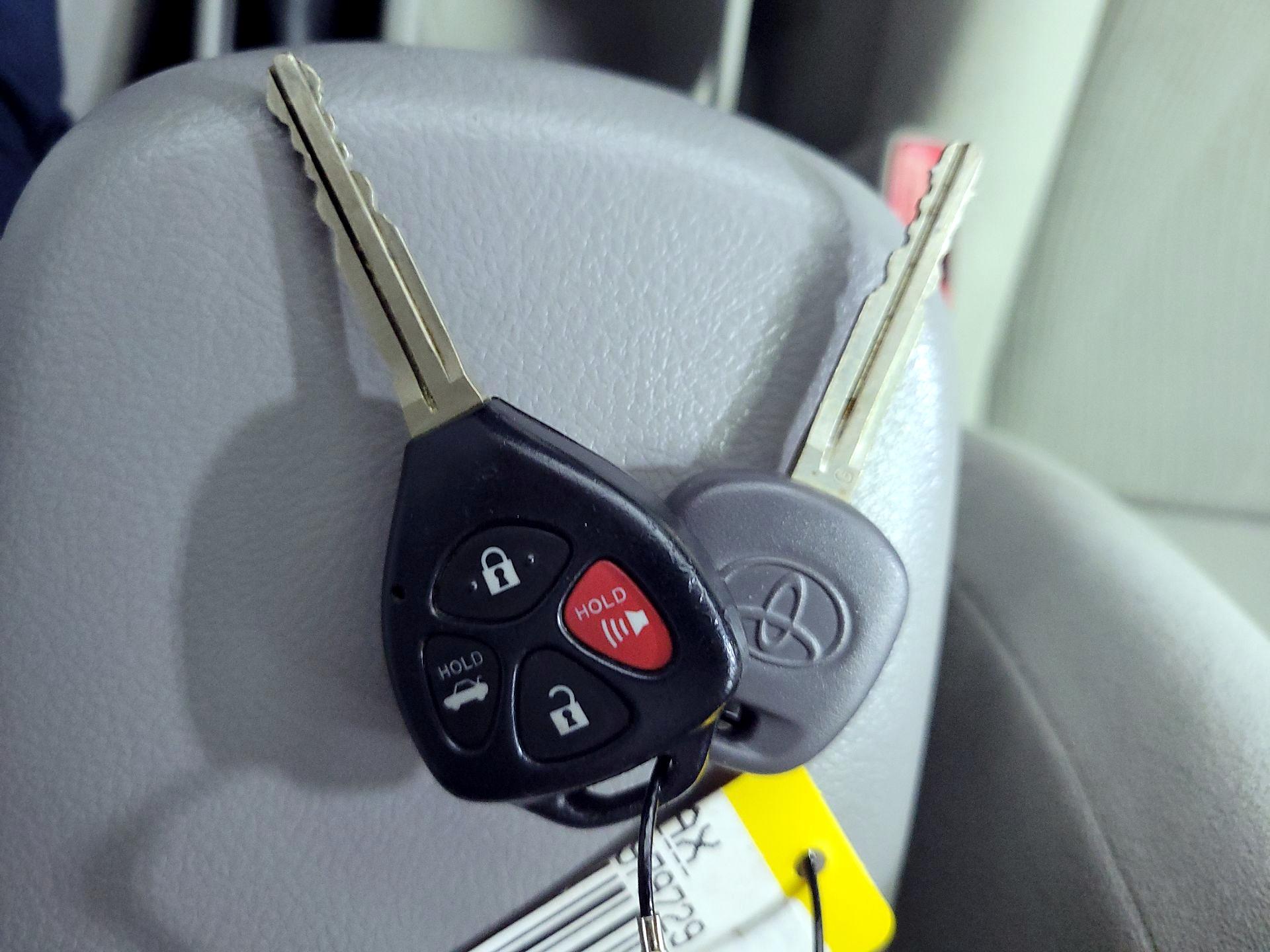 Thumbnail: 2013 Toyota Corolla - 20