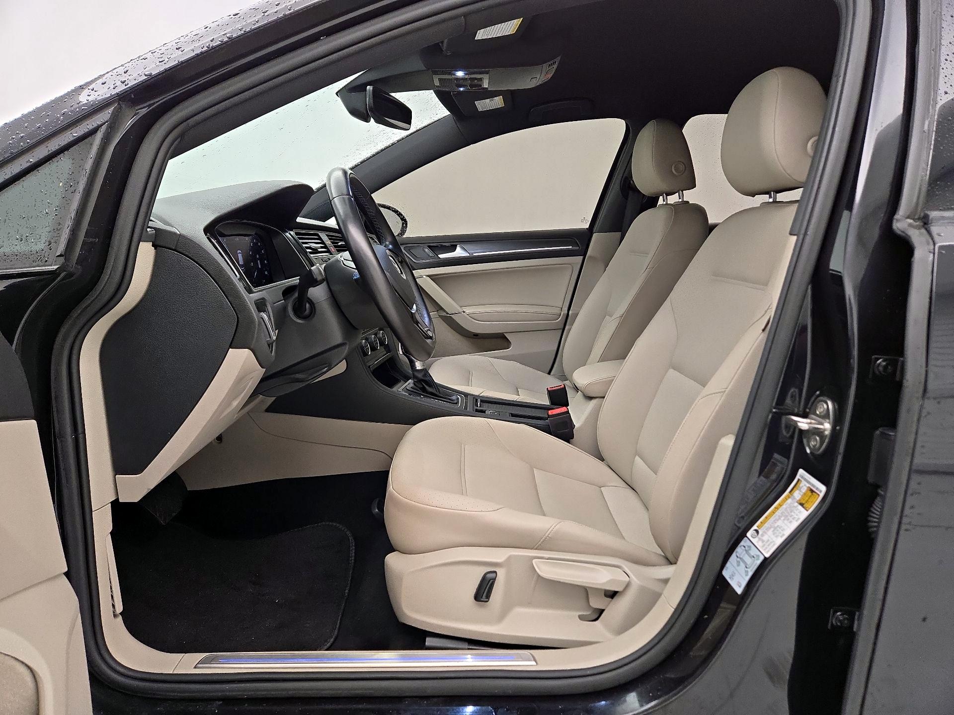 Thumbnail: 2019 Volkswagen e-Golf - 11