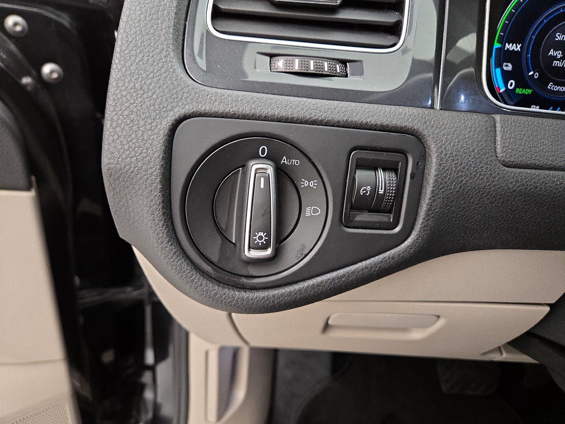 Thumbnail: 2019 Volkswagen e-Golf - 13