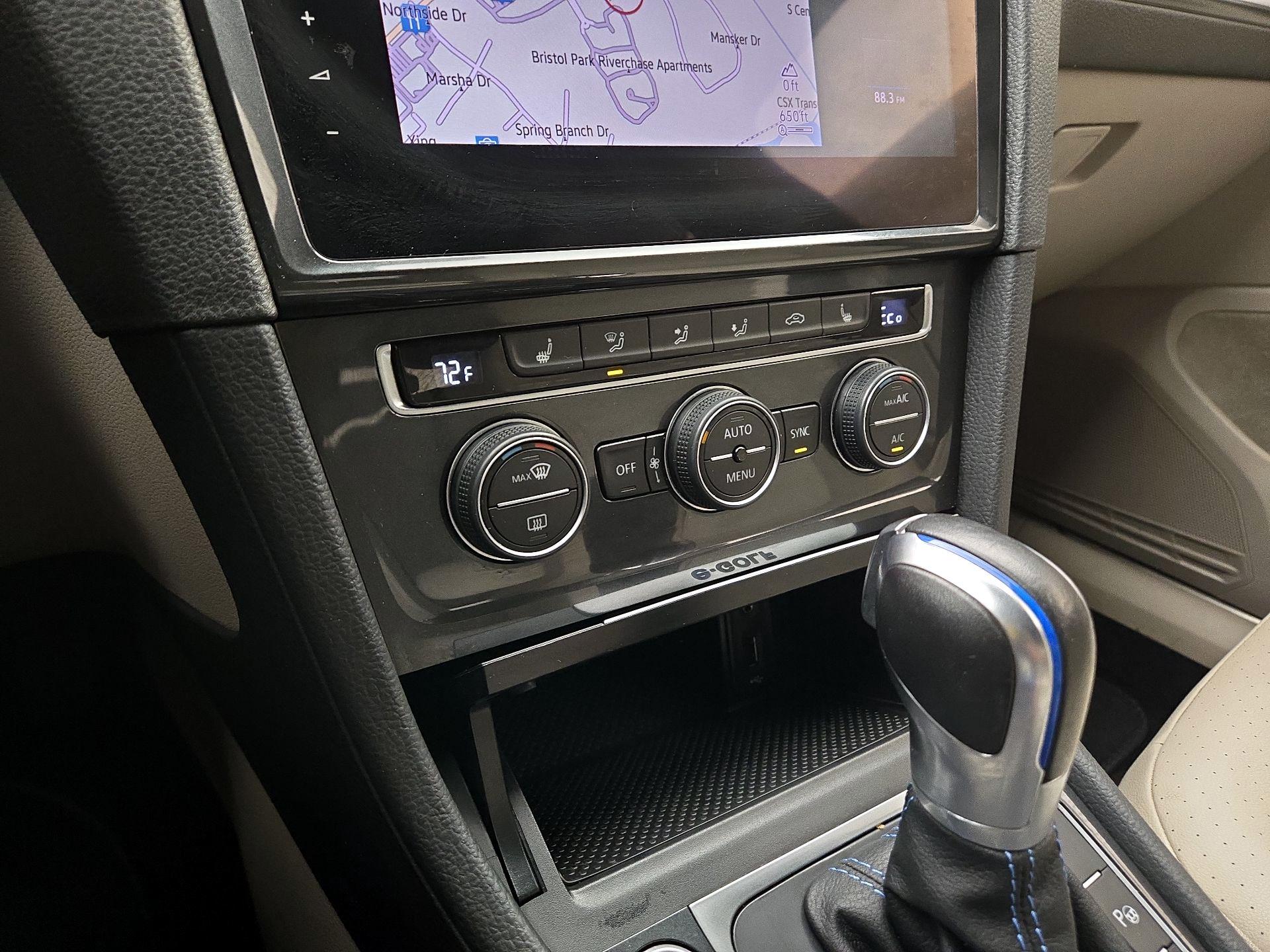 Thumbnail: 2019 Volkswagen e-Golf - 17