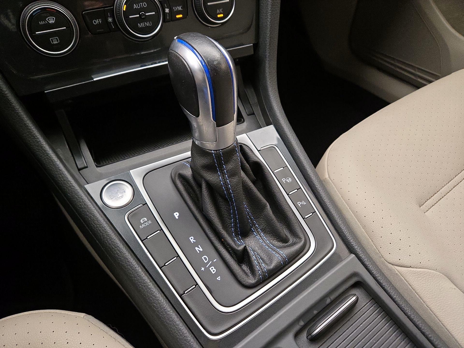 Thumbnail: 2019 Volkswagen e-Golf - 18